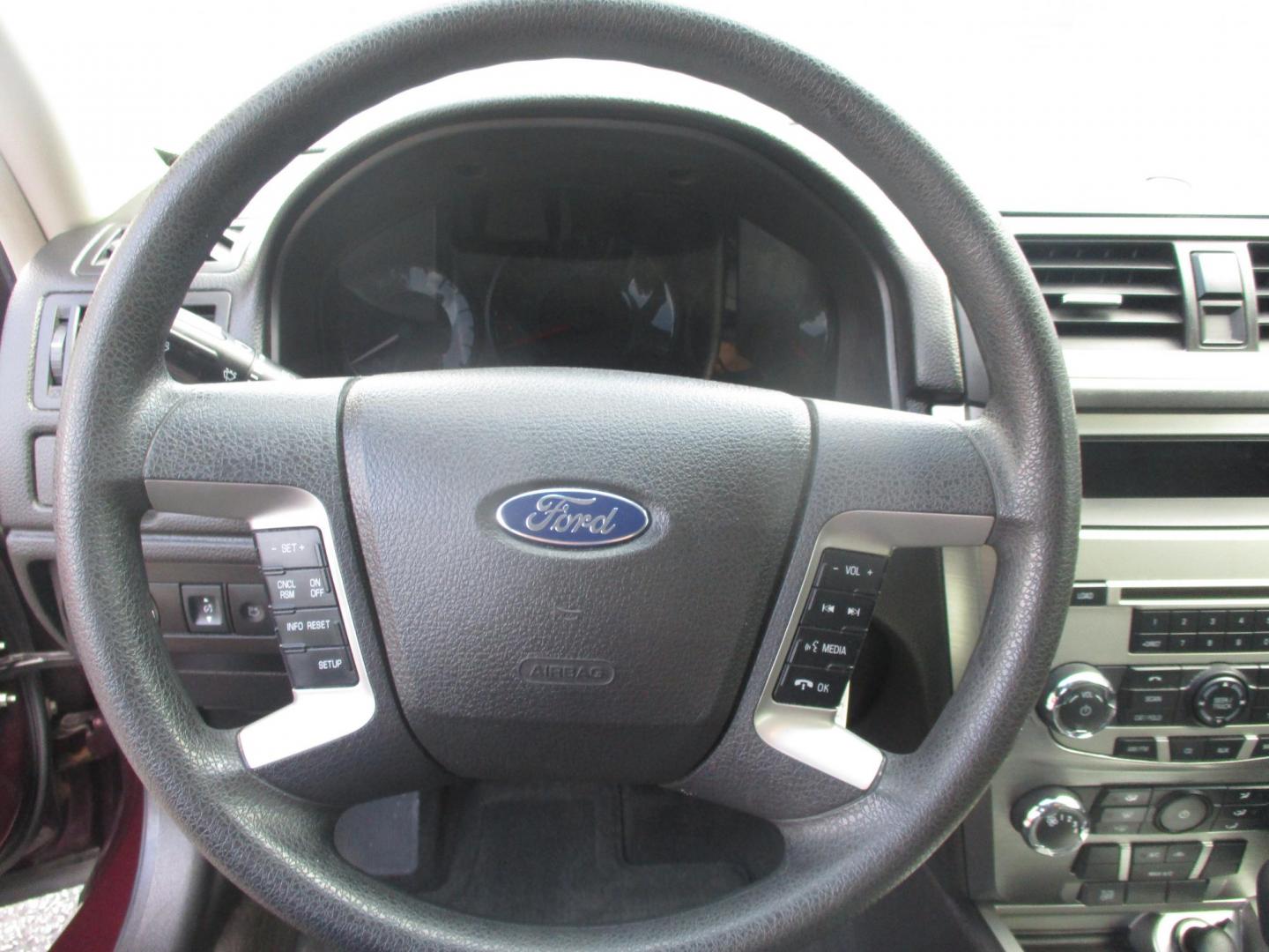 2011 MAROON Ford Fusion I4 SE (3FAHP0HA9BR) with an 2.5L L4 DOHC 16V engine, located at 540a Delsea Drive, Sewell, NJ, 08080, (987) 867-5309, 39.752560, -75.111206 - Photo#19