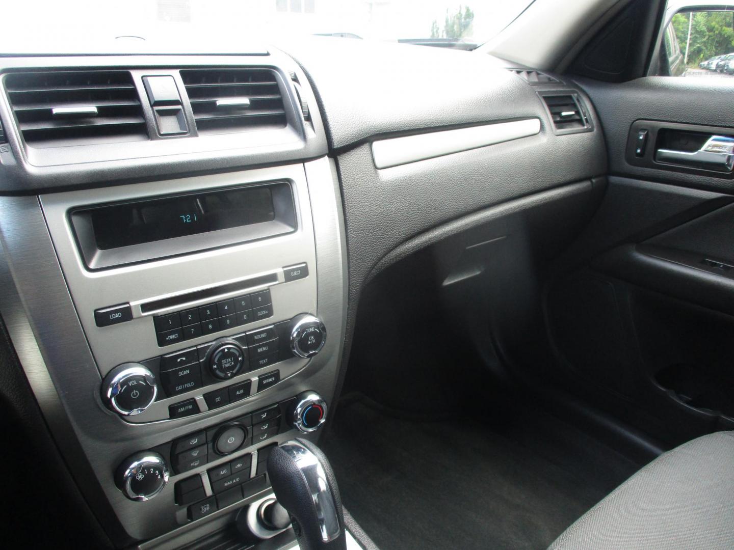 2011 MAROON Ford Fusion I4 SE (3FAHP0HA9BR) with an 2.5L L4 DOHC 16V engine, located at 540a Delsea Drive, Sewell, NJ, 08080, (987) 867-5309, 39.752560, -75.111206 - Photo#20