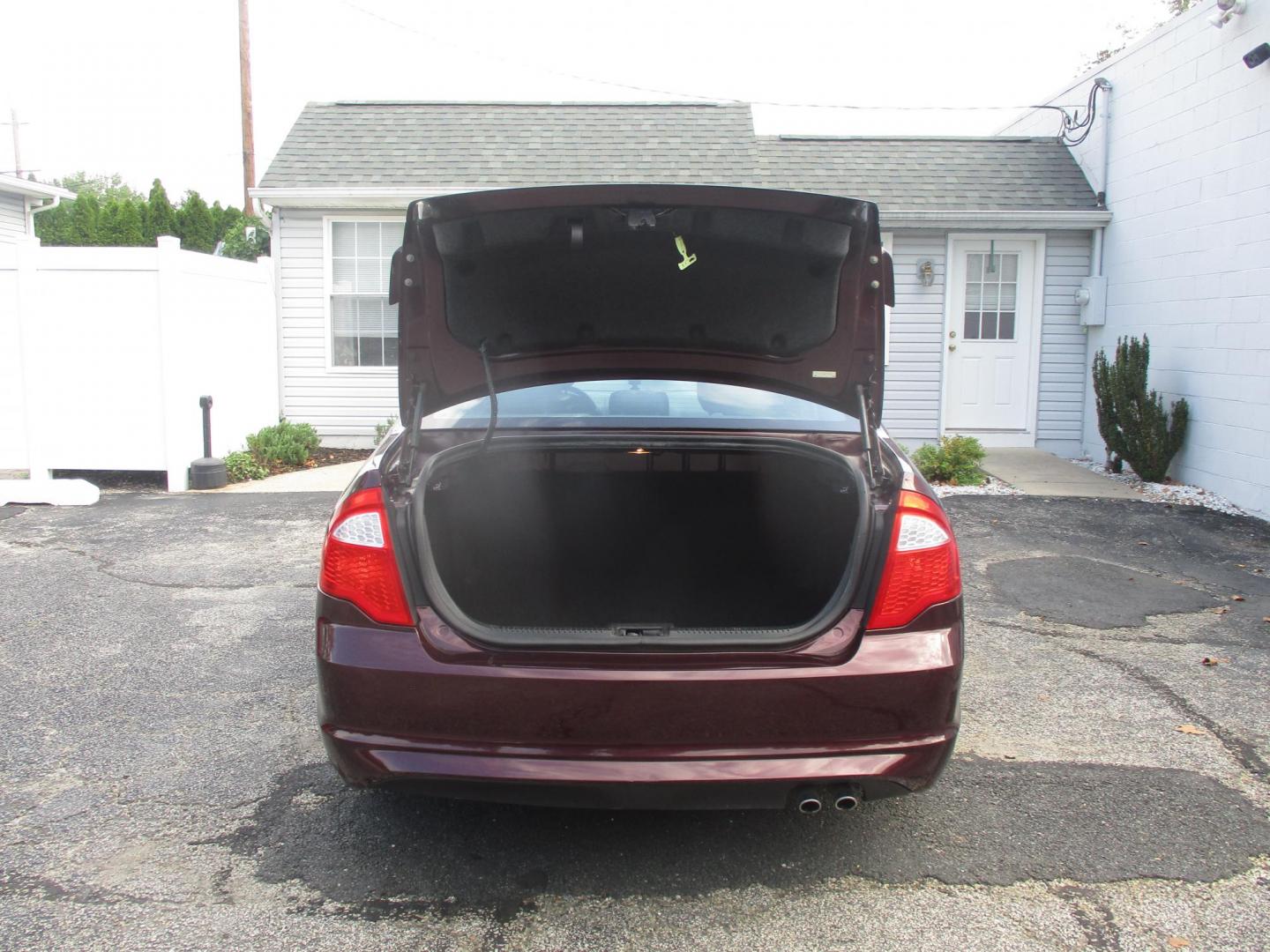 2011 MAROON Ford Fusion I4 SE (3FAHP0HA9BR) with an 2.5L L4 DOHC 16V engine, located at 540a Delsea Drive, Sewell, NJ, 08080, (987) 867-5309, 39.752560, -75.111206 - Photo#24