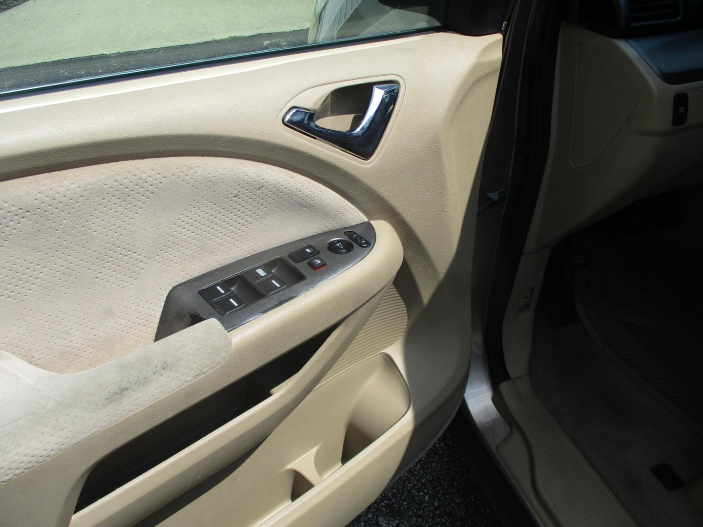 2007 GOLD Honda Odyssey LX (5FNRL38267B) with an 3.5L V6 SOHC 24V engine, 5-Speed Automatic Overdrive transmission, located at 540a Delsea Drive, Sewell, NJ, 08080, (987) 867-5309, 39.752560, -75.111206 - Photo#14