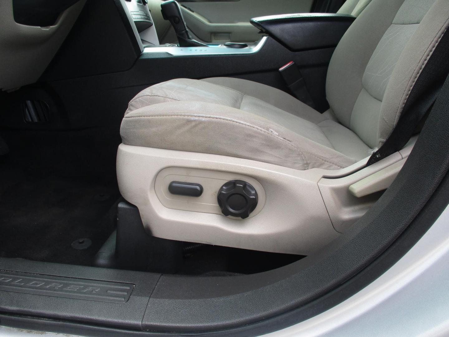 2012 SILVER Ford Explorer Base FWD (1FMHK7B97CG) with an 2.0L L4 DOHC 16V TURBO engine, 6-Speed Automatic transmission, located at 540a Delsea Drive, Sewell, NJ, 08080, (987) 867-5309, 39.752560, -75.111206 - Photo#12