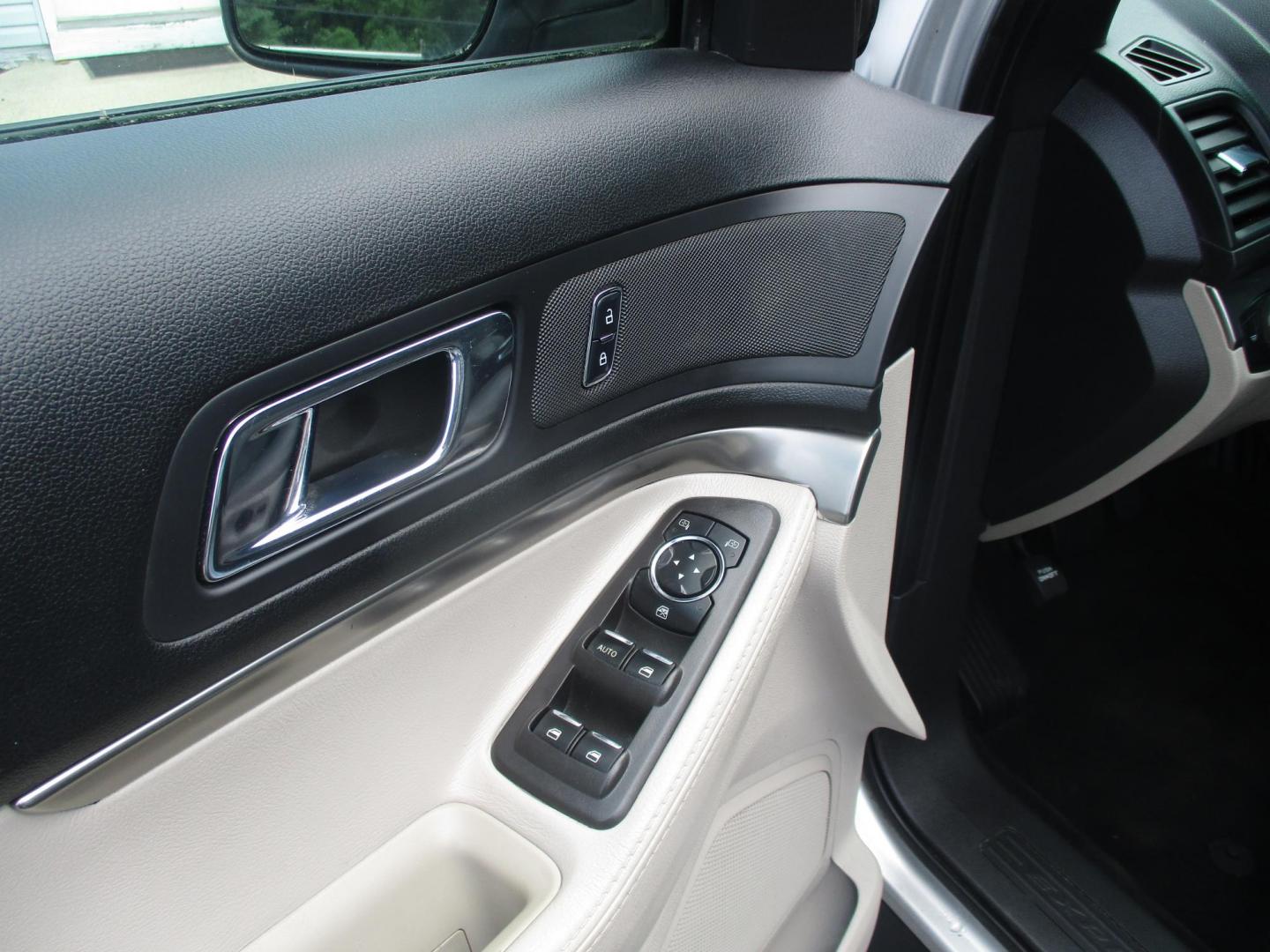 2012 SILVER Ford Explorer Base FWD (1FMHK7B97CG) with an 2.0L L4 DOHC 16V TURBO engine, 6-Speed Automatic transmission, located at 540a Delsea Drive, Sewell, NJ, 08080, (987) 867-5309, 39.752560, -75.111206 - Photo#15