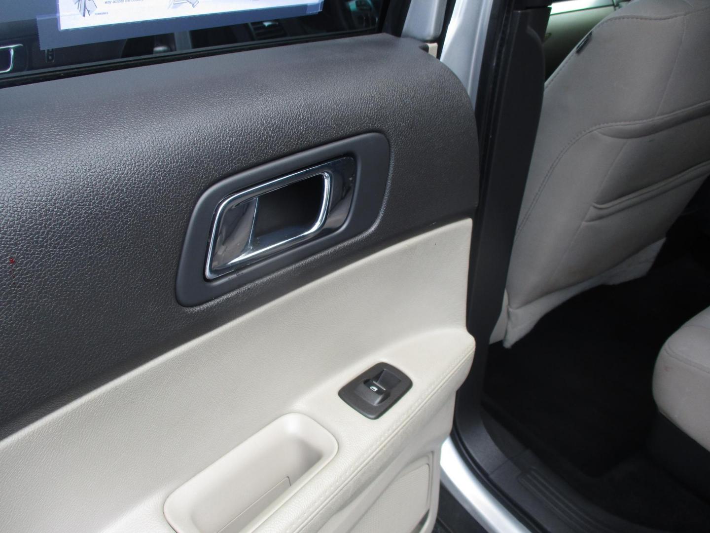 2012 SILVER Ford Explorer Base FWD (1FMHK7B97CG) with an 2.0L L4 DOHC 16V TURBO engine, 6-Speed Automatic transmission, located at 540a Delsea Drive, Sewell, NJ, 08080, (987) 867-5309, 39.752560, -75.111206 - Photo#18