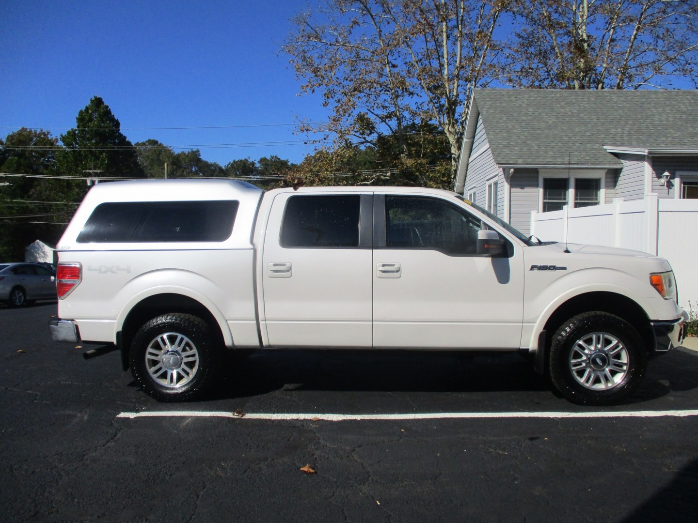 2010 WHITE Ford F-150 Lariat SuperCrew 5.5-ft. Bed 4WD (1FTFW1EV7AF) with an 5.4L V8 SOHC 24V FFV engine, 4-Speed Automatic transmission, located at 540a Delsea Drive, Sewell, NJ, 08080, (987) 867-5309, 39.752560, -75.111206- Photo#10