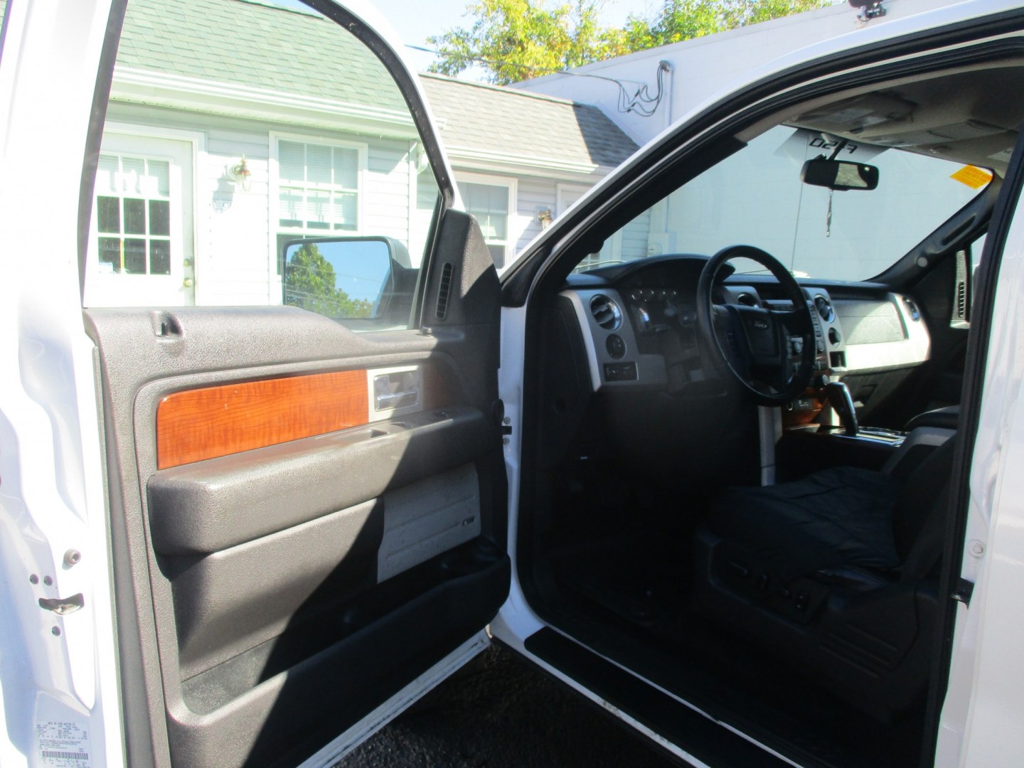 2010 WHITE Ford F-150 Lariat SuperCrew 5.5-ft. Bed 4WD (1FTFW1EV7AF) with an 5.4L V8 SOHC 24V FFV engine, 4-Speed Automatic transmission, located at 540a Delsea Drive, Sewell, NJ, 08080, (987) 867-5309, 39.752560, -75.111206- Photo#16