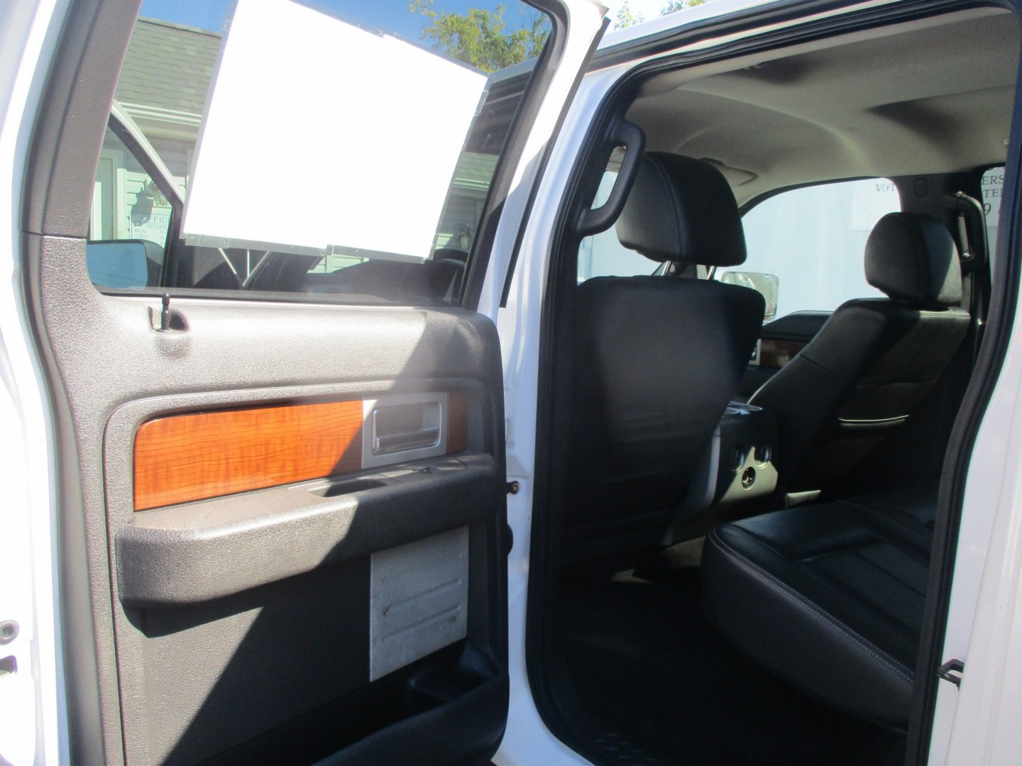 2010 WHITE Ford F-150 Lariat SuperCrew 5.5-ft. Bed 4WD (1FTFW1EV7AF) with an 5.4L V8 SOHC 24V FFV engine, 4-Speed Automatic transmission, located at 540a Delsea Drive, Sewell, NJ, 08080, (987) 867-5309, 39.752560, -75.111206- Photo#19