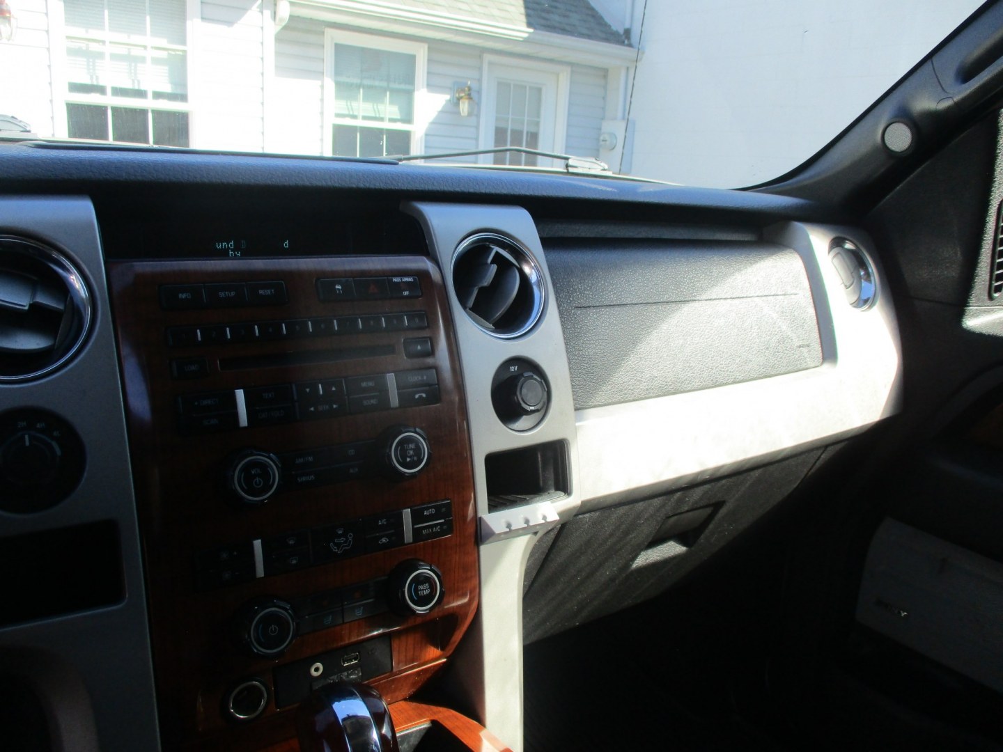2010 WHITE Ford F-150 Lariat SuperCrew 5.5-ft. Bed 4WD (1FTFW1EV7AF) with an 5.4L V8 SOHC 24V FFV engine, 4-Speed Automatic transmission, located at 540a Delsea Drive, Sewell, NJ, 08080, (987) 867-5309, 39.752560, -75.111206- Photo#22