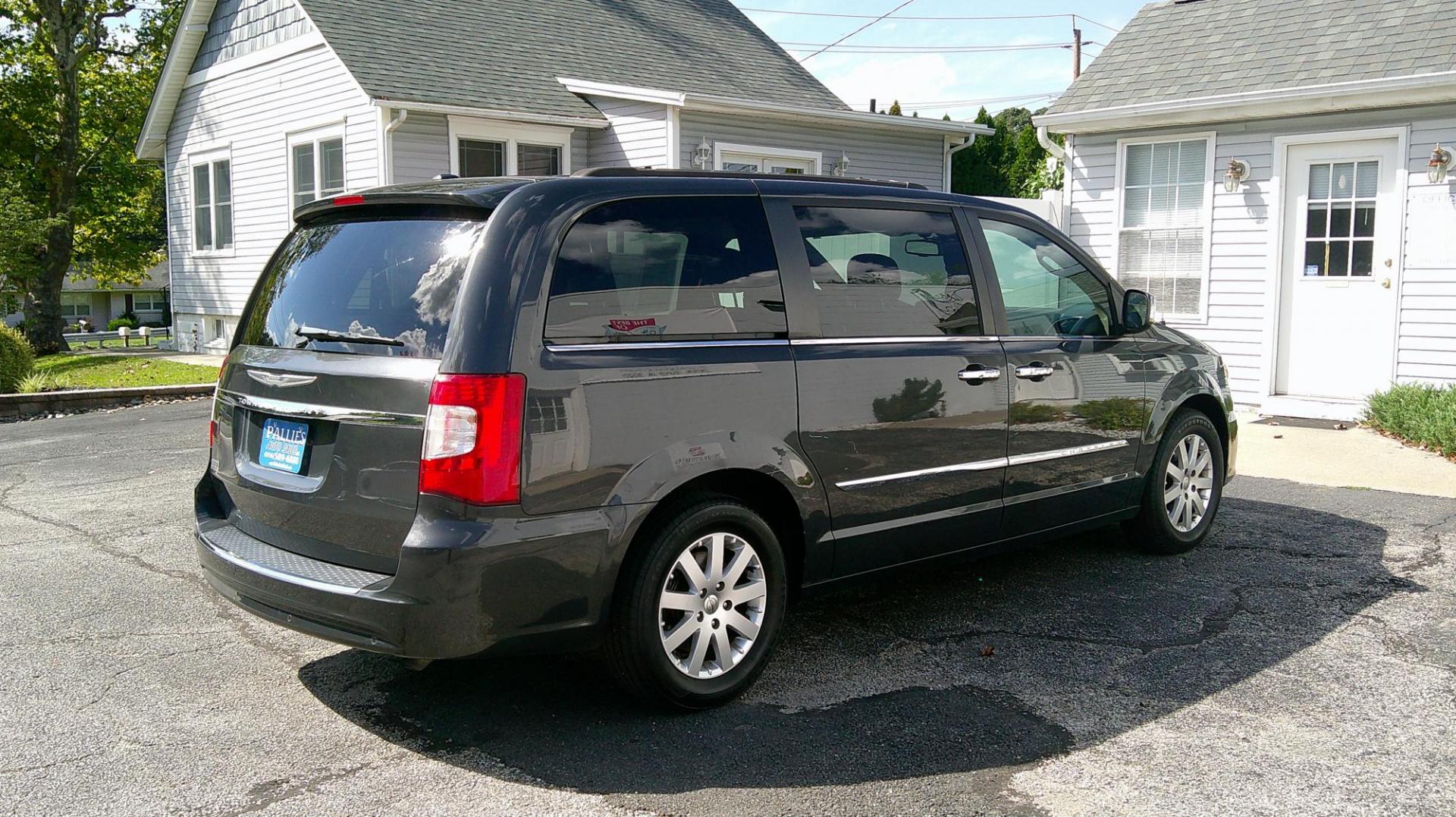 2012 GRAY Chrysler Town & Country Touring-L (2C4RC1CG7CR) with an 3.6L V6 DOHC 24V engine, 6-Speed Automatic transmission, located at 540a Delsea Drive, Sewell, NJ, 08080, (987) 867-5309, 39.752560, -75.111206 - Photo#5