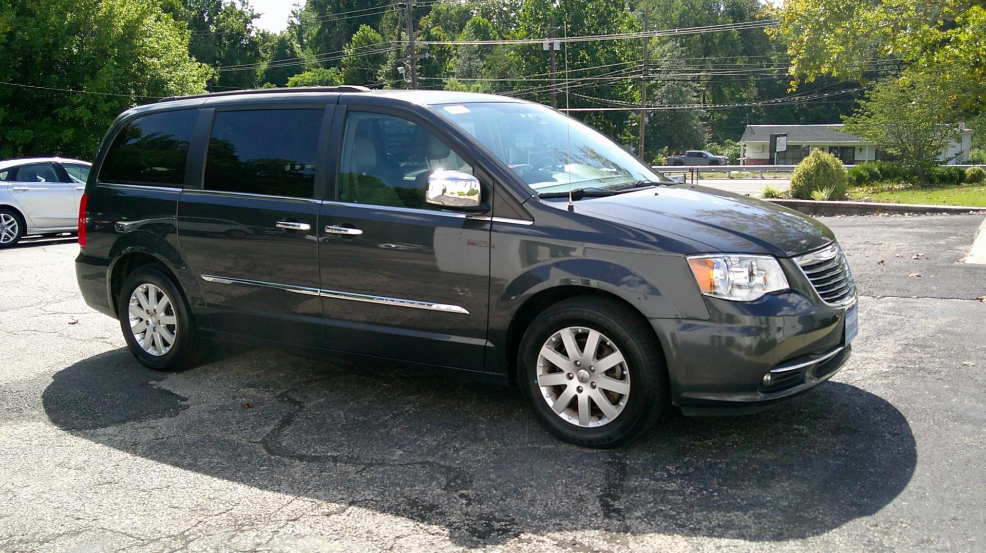 2012 GRAY Chrysler Town & Country Touring-L (2C4RC1CG7CR) with an 3.6L V6 DOHC 24V engine, 6-Speed Automatic transmission, located at 540a Delsea Drive, Sewell, NJ, 08080, (987) 867-5309, 39.752560, -75.111206 - Photo#7