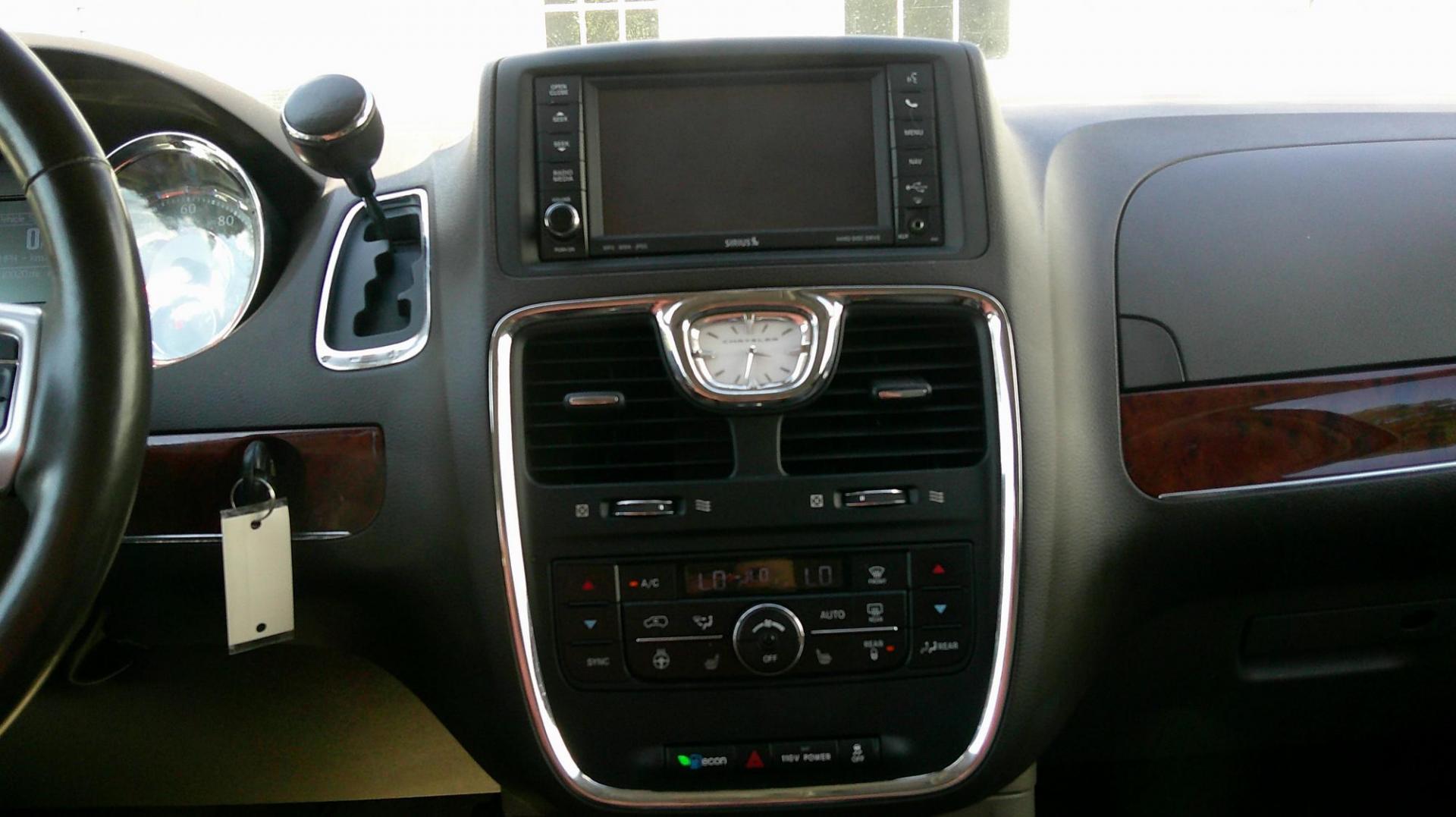 2012 GRAY Chrysler Town & Country Touring-L (2C4RC1CG7CR) with an 3.6L V6 DOHC 24V engine, 6-Speed Automatic transmission, located at 540a Delsea Drive, Sewell, NJ, 08080, (987) 867-5309, 39.752560, -75.111206 - Photo#16