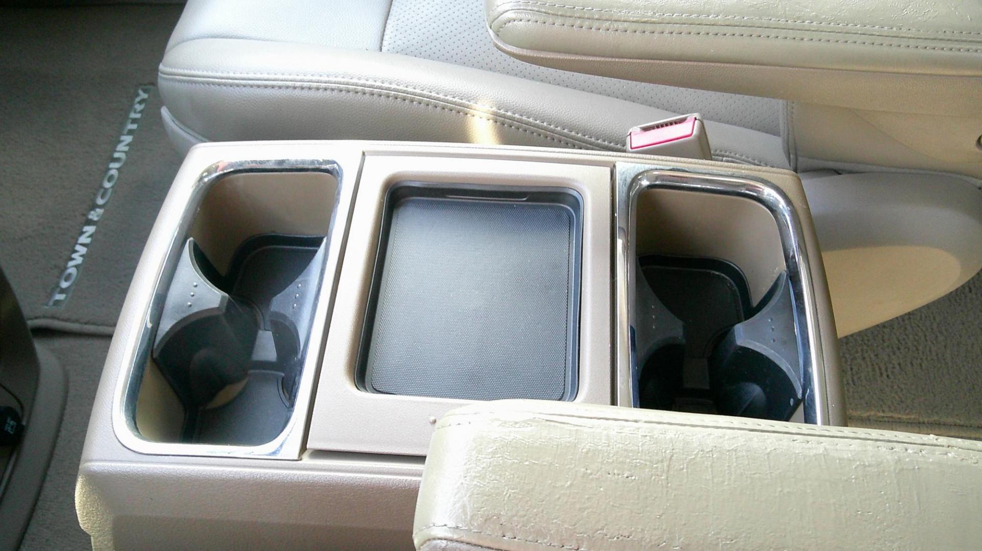 2012 GRAY Chrysler Town & Country Touring-L (2C4RC1CG7CR) with an 3.6L V6 DOHC 24V engine, 6-Speed Automatic transmission, located at 540a Delsea Drive, Sewell, NJ, 08080, (987) 867-5309, 39.752560, -75.111206 - Photo#17