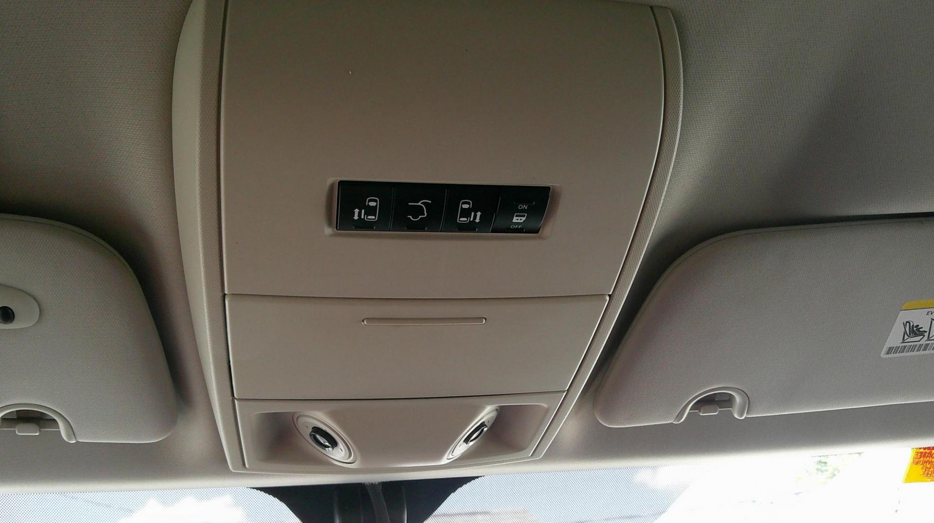 2012 GRAY Chrysler Town & Country Touring-L (2C4RC1CG7CR) with an 3.6L V6 DOHC 24V engine, 6-Speed Automatic transmission, located at 540a Delsea Drive, Sewell, NJ, 08080, (987) 867-5309, 39.752560, -75.111206 - Photo#19