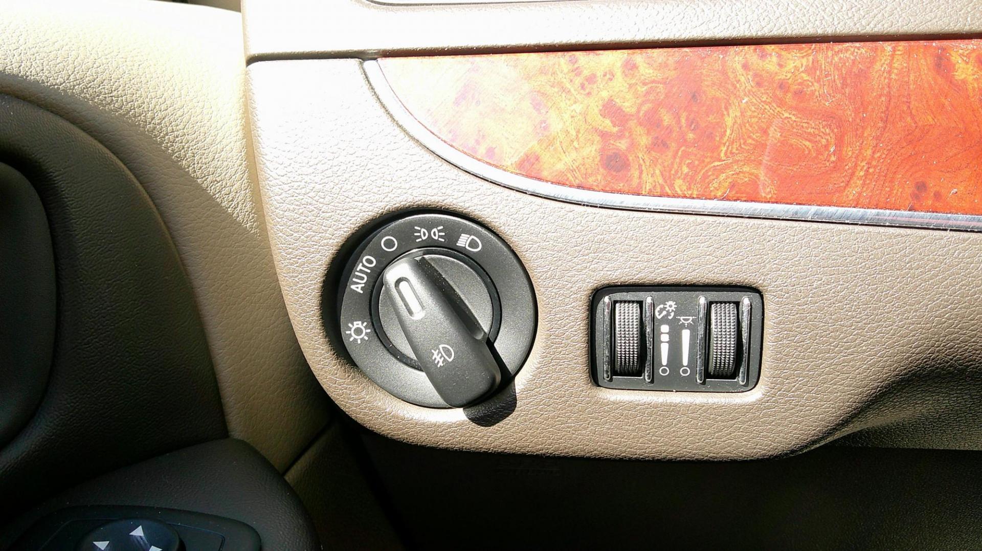 2012 GRAY Chrysler Town & Country Touring-L (2C4RC1CG7CR) with an 3.6L V6 DOHC 24V engine, 6-Speed Automatic transmission, located at 540a Delsea Drive, Sewell, NJ, 08080, (987) 867-5309, 39.752560, -75.111206 - Photo#20