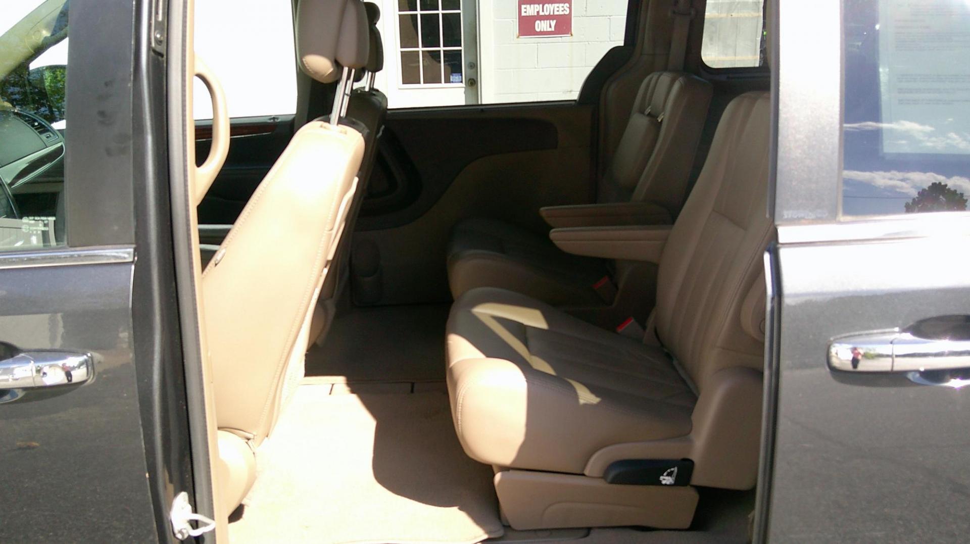 2012 GRAY Chrysler Town & Country Touring-L (2C4RC1CG7CR) with an 3.6L V6 DOHC 24V engine, 6-Speed Automatic transmission, located at 540a Delsea Drive, Sewell, NJ, 08080, (987) 867-5309, 39.752560, -75.111206 - Photo#12