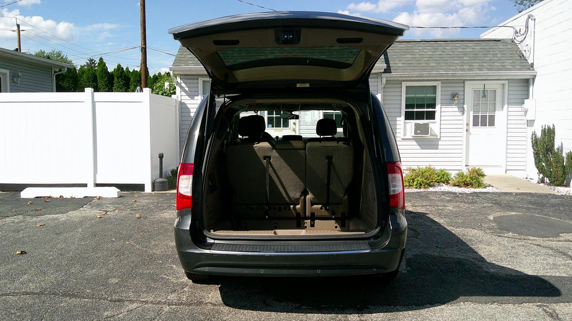 2012 GRAY Chrysler Town & Country Touring-L (2C4RC1CG7CR) with an 3.6L V6 DOHC 24V engine, 6-Speed Automatic transmission, located at 540a Delsea Drive, Sewell, NJ, 08080, (987) 867-5309, 39.752560, -75.111206 - Photo#22