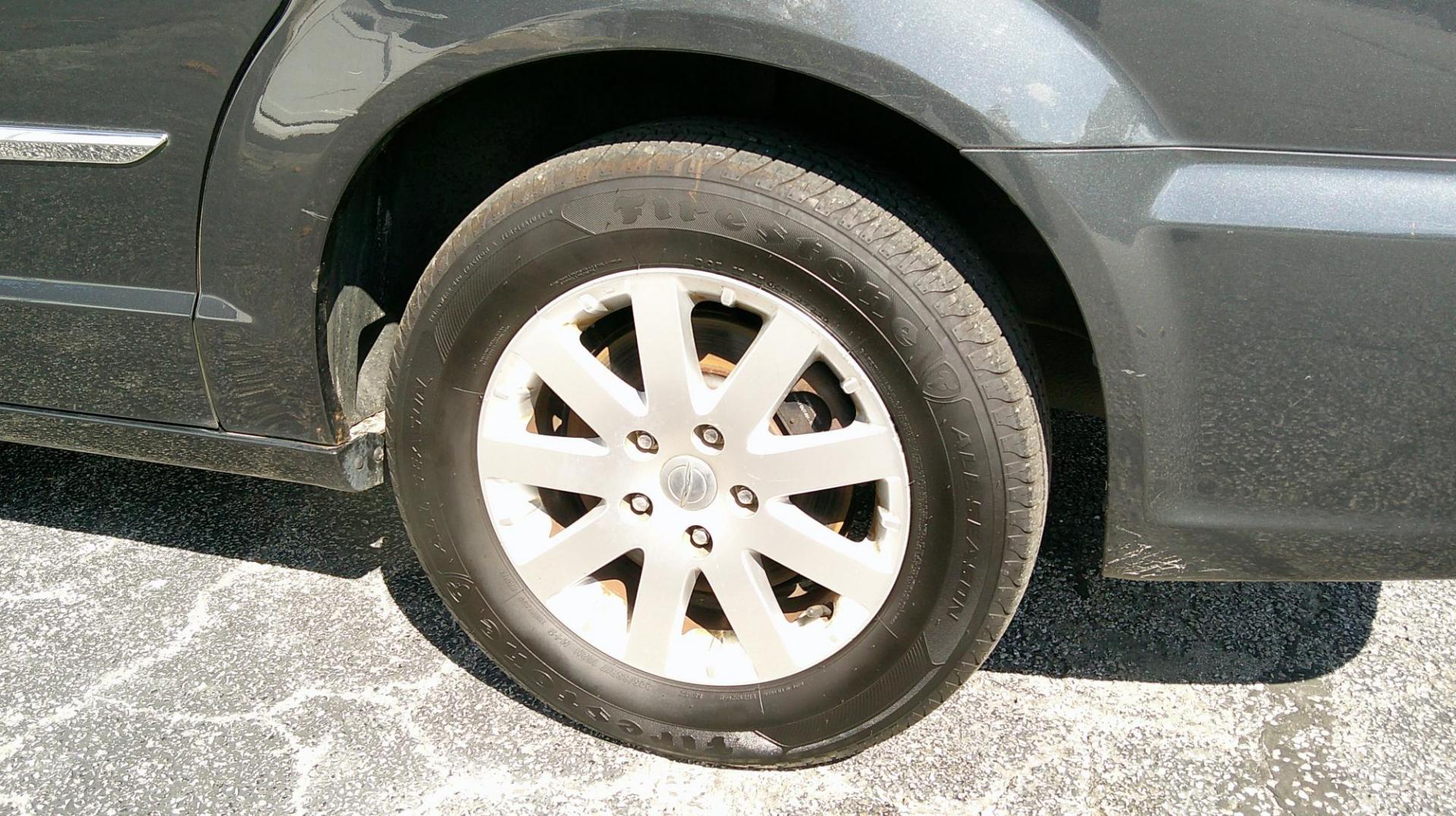 2012 GRAY Chrysler Town & Country Touring-L (2C4RC1CG7CR) with an 3.6L V6 DOHC 24V engine, 6-Speed Automatic transmission, located at 540a Delsea Drive, Sewell, NJ, 08080, (987) 867-5309, 39.752560, -75.111206 - Photo#24