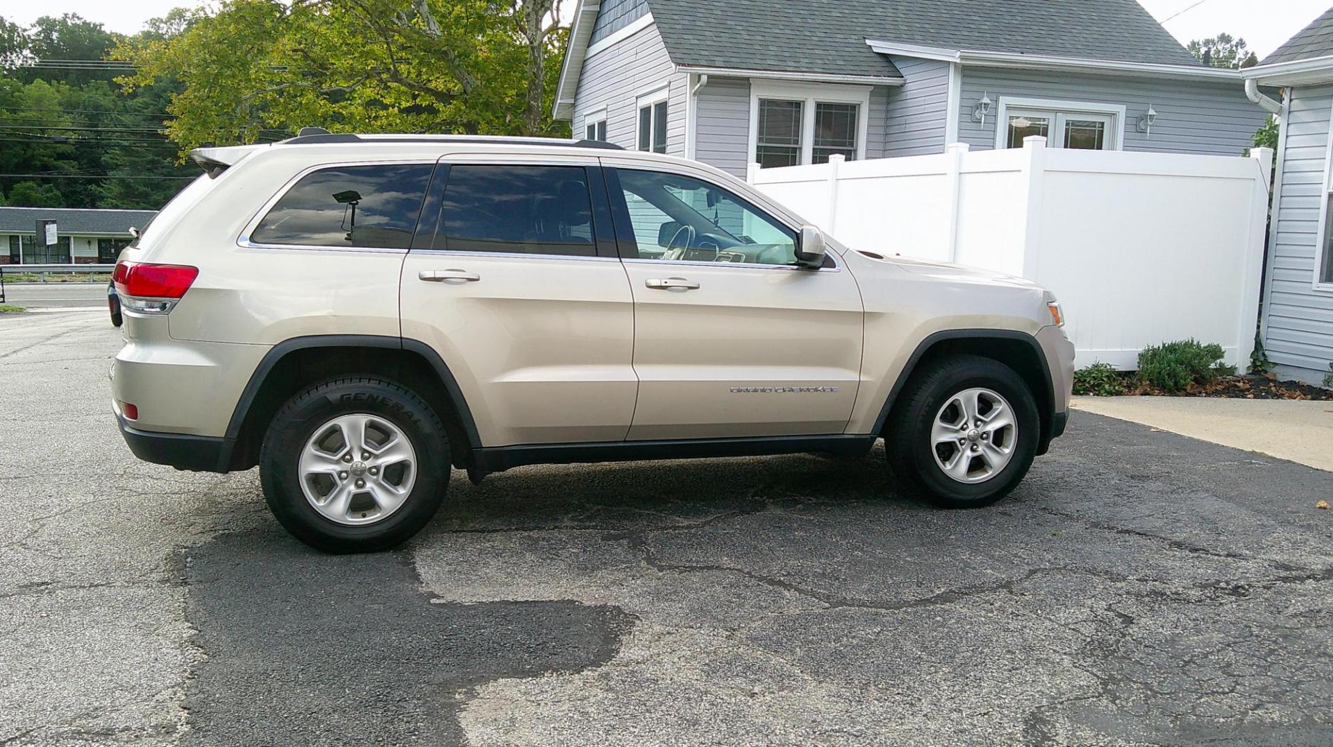 2014 GOLD Jeep Grand Cherokee Laredo 4WD (1C4RJFAG9EC) with an 3.6L V6 DOHC 24V engine, 5-Speed Automatic transmission, located at 540a Delsea Drive, Sewell, NJ, 08080, (987) 867-5309, 39.752560, -75.111206 - Photo#7