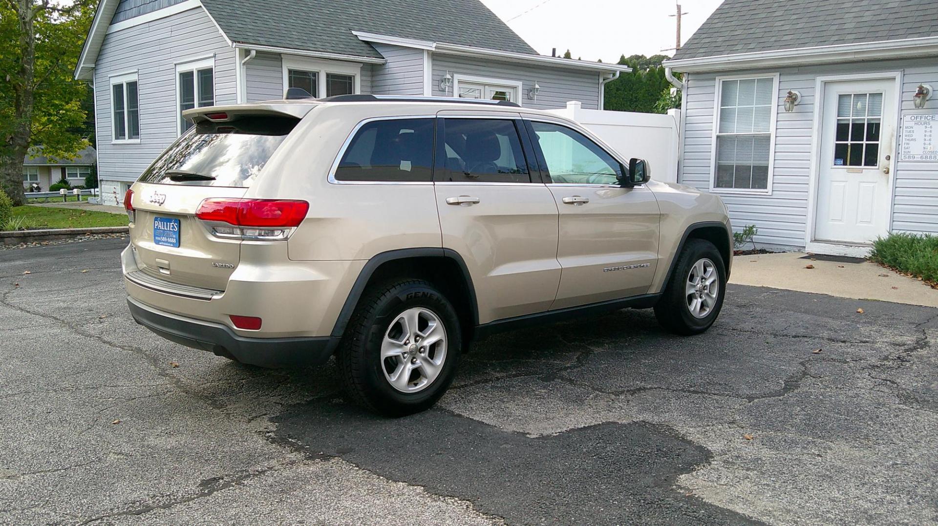 2014 GOLD Jeep Grand Cherokee Laredo 4WD (1C4RJFAG9EC) with an 3.6L V6 DOHC 24V engine, 5-Speed Automatic transmission, located at 540a Delsea Drive, Sewell, NJ, 08080, (987) 867-5309, 39.752560, -75.111206 - Photo#6