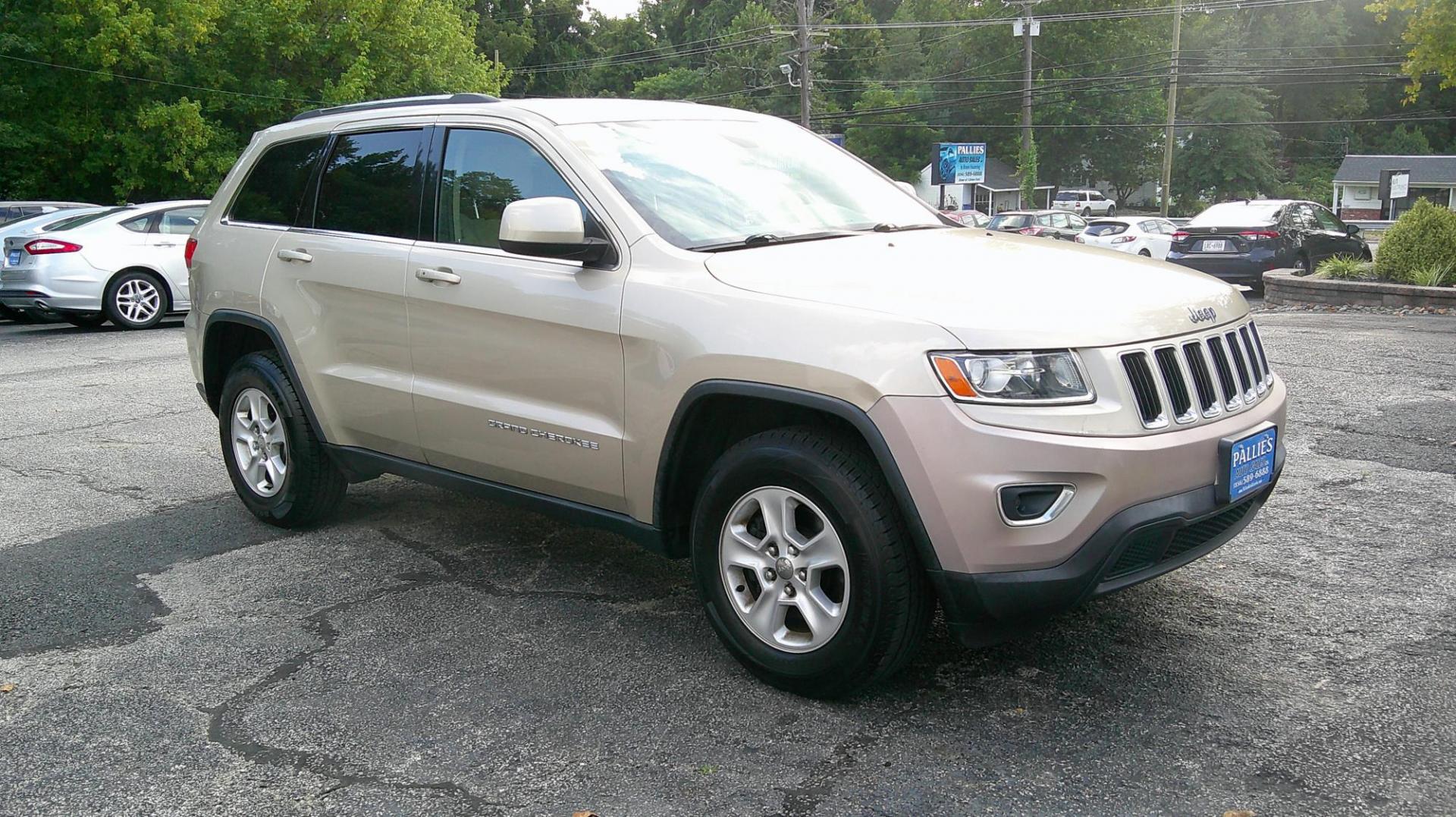 2014 GOLD Jeep Grand Cherokee Laredo 4WD (1C4RJFAG9EC) with an 3.6L V6 DOHC 24V engine, 5-Speed Automatic transmission, located at 540a Delsea Drive, Sewell, NJ, 08080, (987) 867-5309, 39.752560, -75.111206 - Photo#8