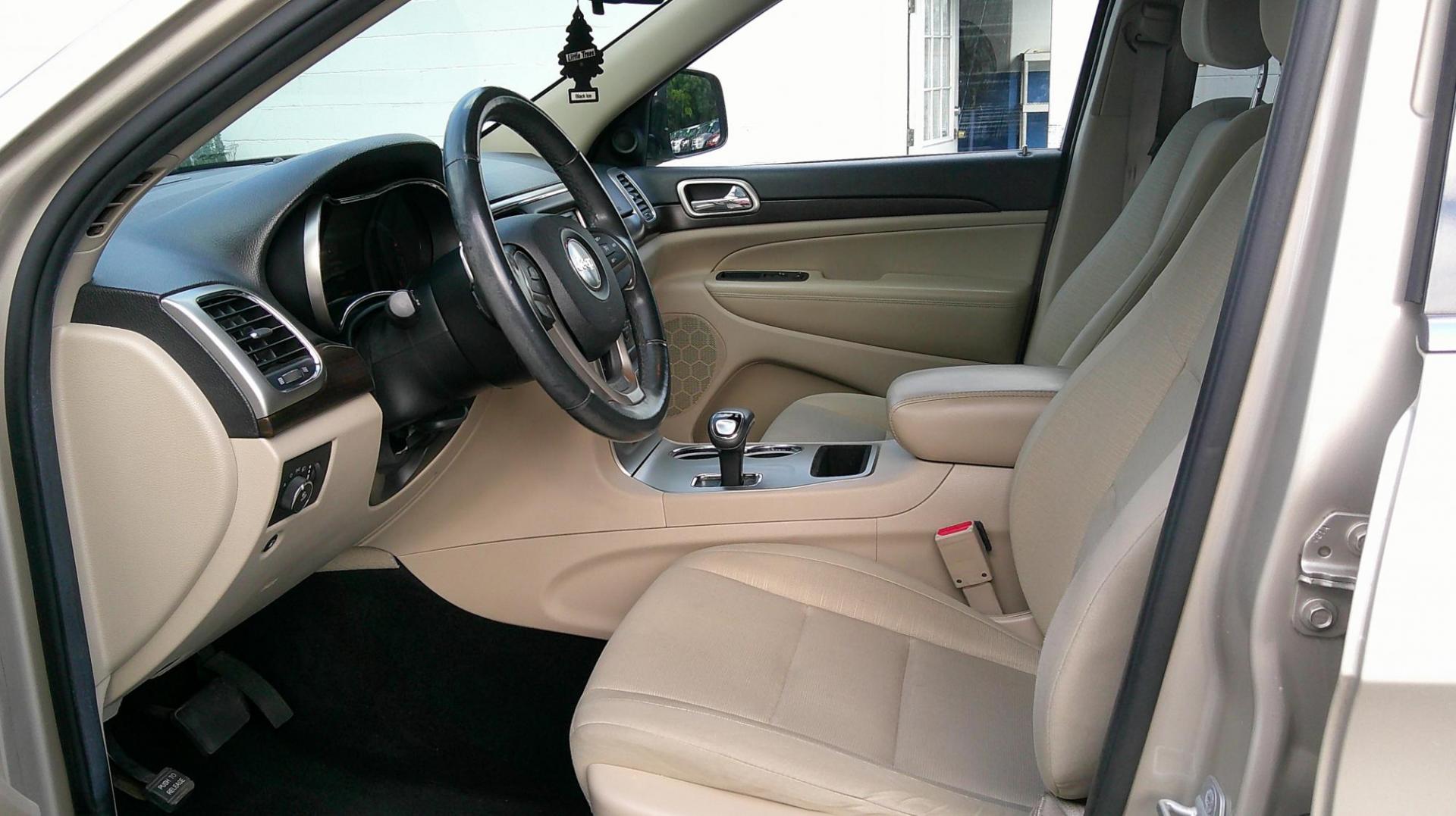 2014 GOLD Jeep Grand Cherokee Laredo 4WD (1C4RJFAG9EC) with an 3.6L V6 DOHC 24V engine, 5-Speed Automatic transmission, located at 540a Delsea Drive, Sewell, NJ, 08080, (987) 867-5309, 39.752560, -75.111206 - Photo#10