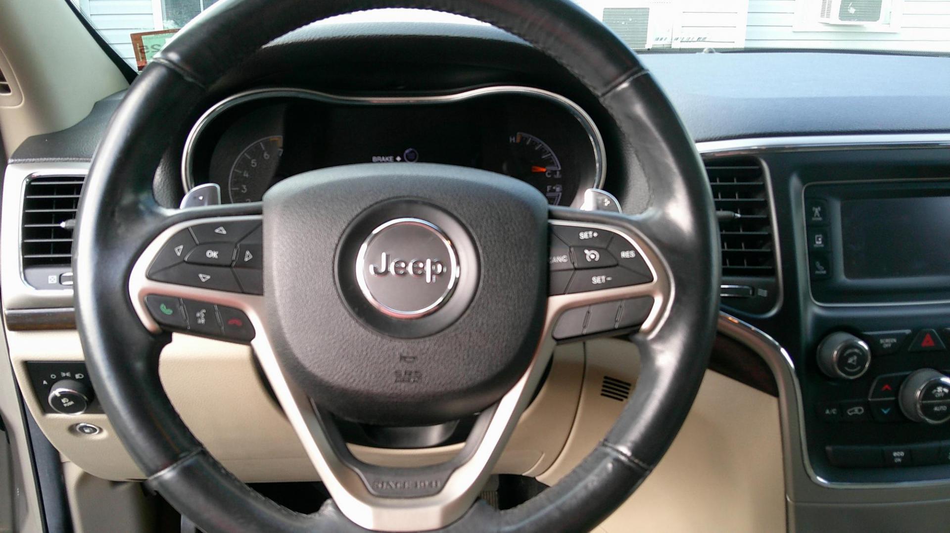 2014 GOLD Jeep Grand Cherokee Laredo 4WD (1C4RJFAG9EC) with an 3.6L V6 DOHC 24V engine, 5-Speed Automatic transmission, located at 540a Delsea Drive, Sewell, NJ, 08080, (987) 867-5309, 39.752560, -75.111206 - Photo#13