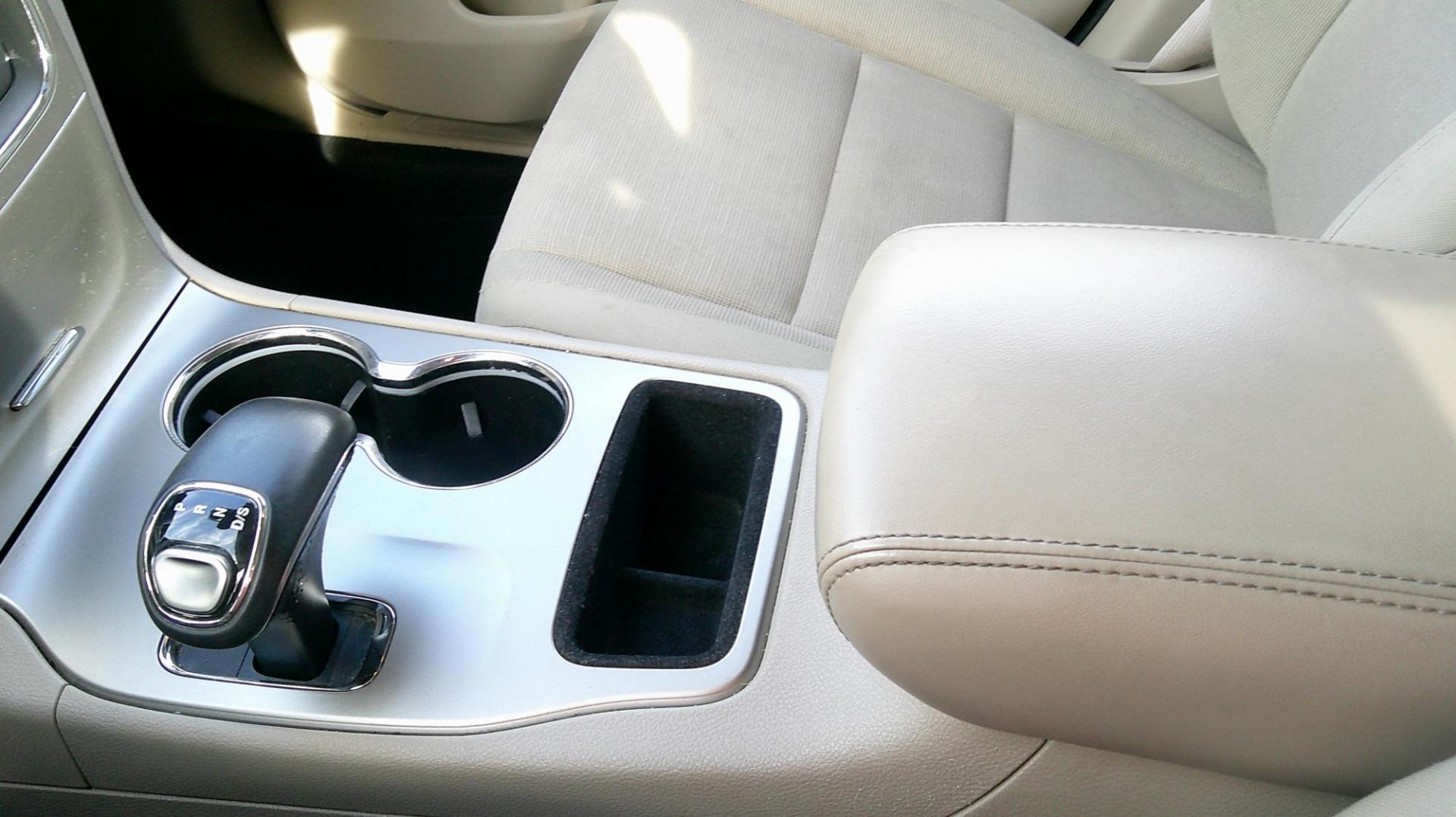 2014 GOLD Jeep Grand Cherokee Laredo 4WD (1C4RJFAG9EC) with an 3.6L V6 DOHC 24V engine, 5-Speed Automatic transmission, located at 540a Delsea Drive, Sewell, NJ, 08080, (987) 867-5309, 39.752560, -75.111206 - Photo#17