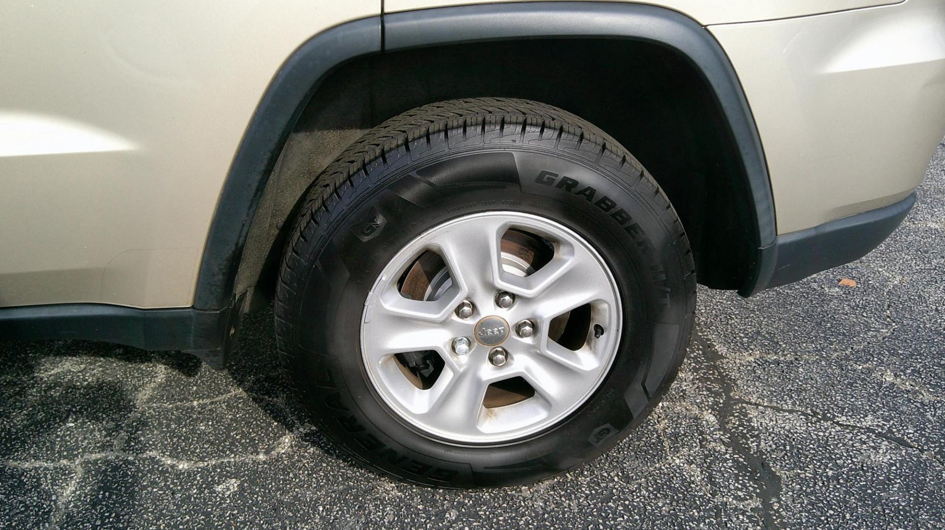 2014 GOLD Jeep Grand Cherokee Laredo 4WD (1C4RJFAG9EC) with an 3.6L V6 DOHC 24V engine, 5-Speed Automatic transmission, located at 540a Delsea Drive, Sewell, NJ, 08080, (987) 867-5309, 39.752560, -75.111206 - Photo#22