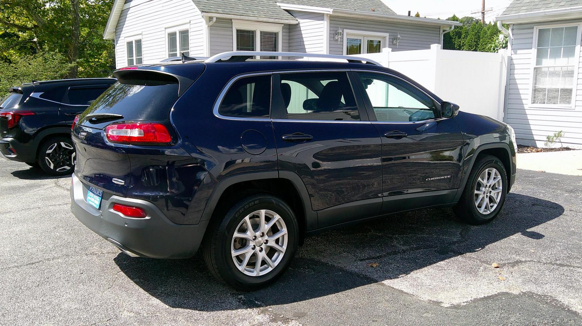 2016 BLUE Jeep Cherokee Latitude 4WD (1C4PJMCS4GW) with an 3.2L V6 DOHC 24V engine, 9-Speed Automatic transmission, located at 540a Delsea Drive, Sewell, NJ, 08080, (987) 867-5309, 39.752560, -75.111206 - Photo#7
