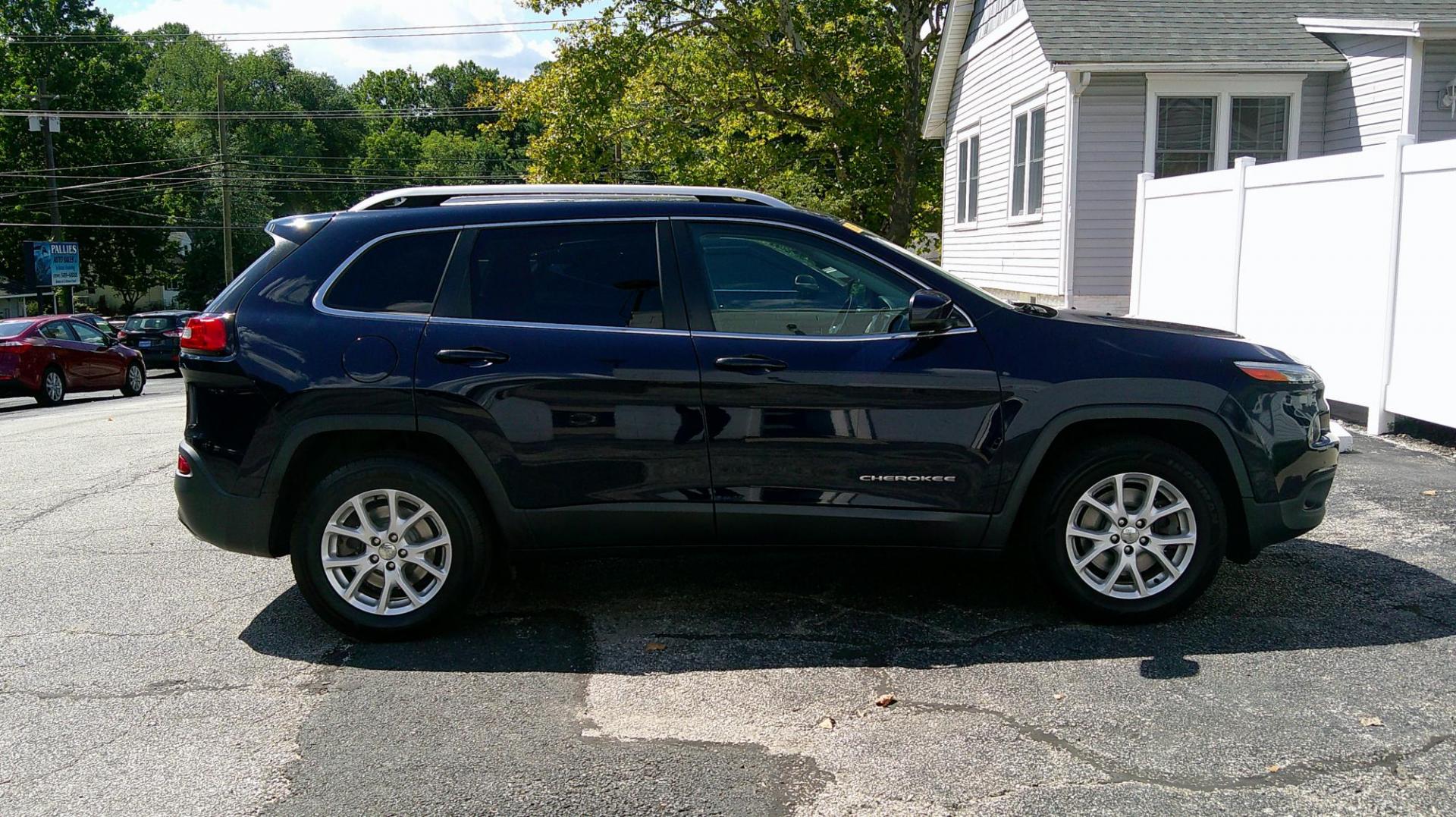 2016 BLUE Jeep Cherokee Latitude 4WD (1C4PJMCS4GW) with an 3.2L V6 DOHC 24V engine, 9-Speed Automatic transmission, located at 540a Delsea Drive, Sewell, NJ, 08080, (987) 867-5309, 39.752560, -75.111206 - Photo#8