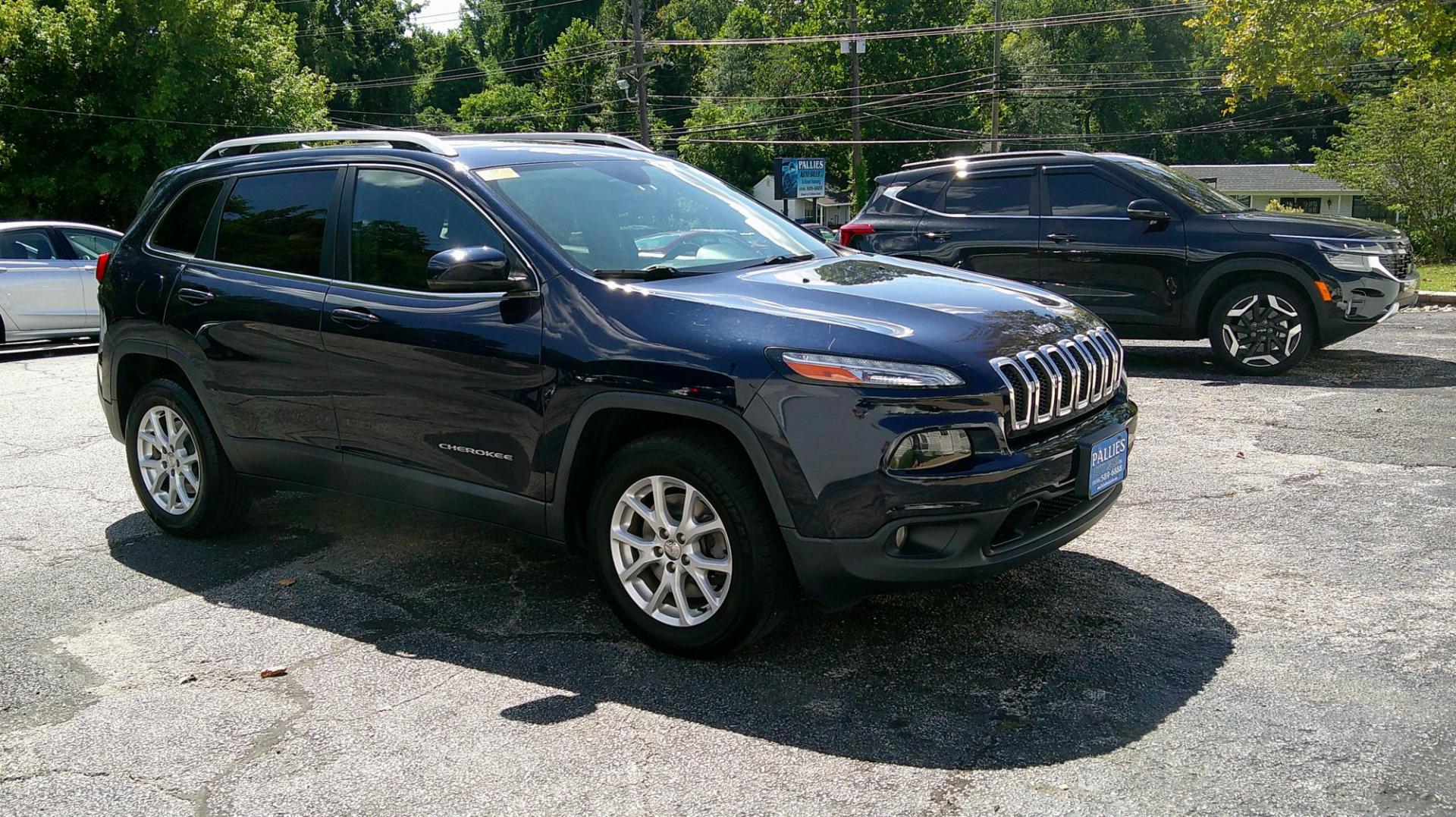 2016 BLUE Jeep Cherokee Latitude 4WD (1C4PJMCS4GW) with an 3.2L V6 DOHC 24V engine, 9-Speed Automatic transmission, located at 540a Delsea Drive, Sewell, NJ, 08080, (987) 867-5309, 39.752560, -75.111206 - Photo#9