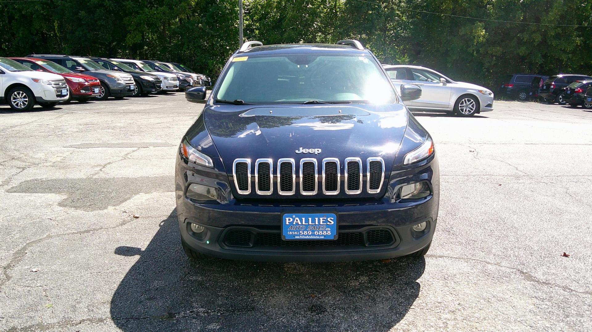 2016 BLUE Jeep Cherokee Latitude 4WD (1C4PJMCS4GW) with an 3.2L V6 DOHC 24V engine, 9-Speed Automatic transmission, located at 540a Delsea Drive, Sewell, NJ, 08080, (987) 867-5309, 39.752560, -75.111206 - Photo#10