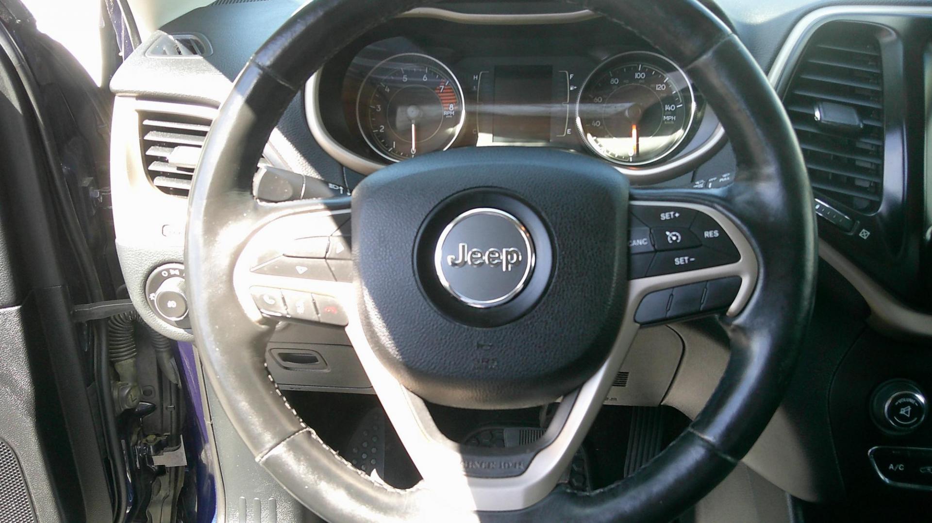 2016 BLUE Jeep Cherokee Latitude 4WD (1C4PJMCS4GW) with an 3.2L V6 DOHC 24V engine, 9-Speed Automatic transmission, located at 540a Delsea Drive, Sewell, NJ, 08080, (987) 867-5309, 39.752560, -75.111206 - Photo#15