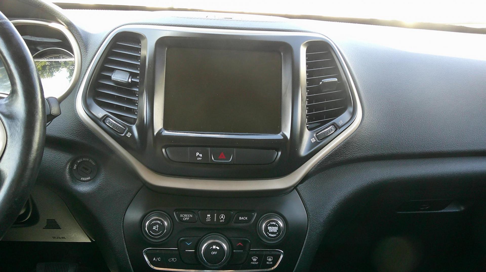 2016 BLUE Jeep Cherokee Latitude 4WD (1C4PJMCS4GW) with an 3.2L V6 DOHC 24V engine, 9-Speed Automatic transmission, located at 540a Delsea Drive, Sewell, NJ, 08080, (987) 867-5309, 39.752560, -75.111206 - Photo#18