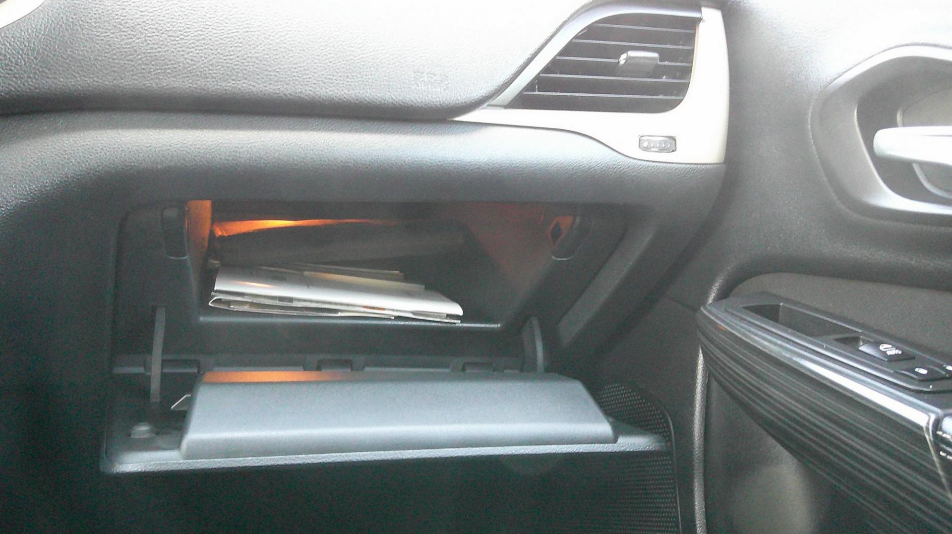 2016 BLUE Jeep Cherokee Latitude 4WD (1C4PJMCS4GW) with an 3.2L V6 DOHC 24V engine, 9-Speed Automatic transmission, located at 540a Delsea Drive, Sewell, NJ, 08080, (987) 867-5309, 39.752560, -75.111206 - Photo#21