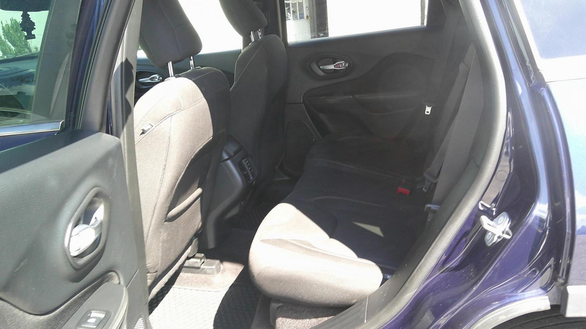 2016 BLUE Jeep Cherokee Latitude 4WD (1C4PJMCS4GW) with an 3.2L V6 DOHC 24V engine, 9-Speed Automatic transmission, located at 540a Delsea Drive, Sewell, NJ, 08080, (987) 867-5309, 39.752560, -75.111206 - Photo#14