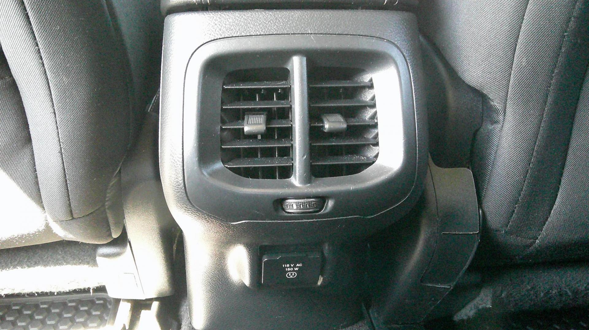 2016 BLUE Jeep Cherokee Latitude 4WD (1C4PJMCS4GW) with an 3.2L V6 DOHC 24V engine, 9-Speed Automatic transmission, located at 540a Delsea Drive, Sewell, NJ, 08080, (987) 867-5309, 39.752560, -75.111206 - Photo#22