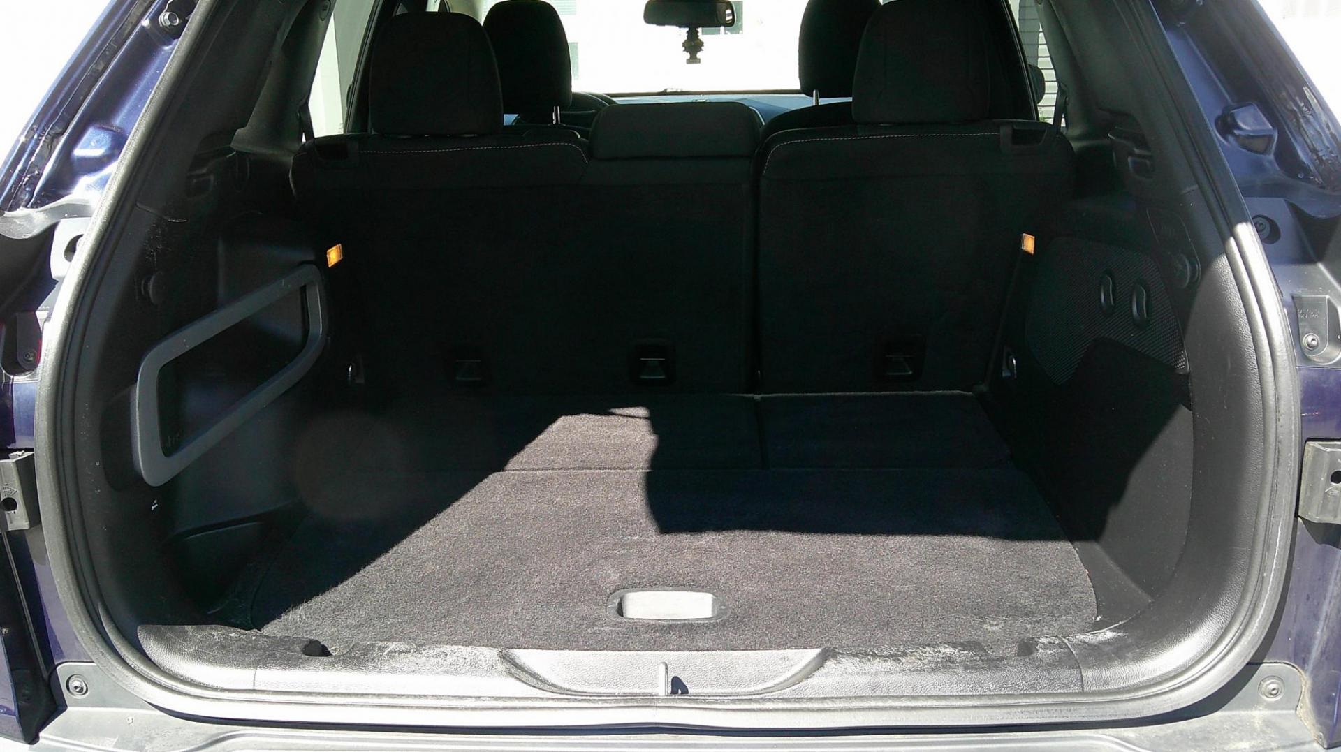 2016 BLUE Jeep Cherokee Latitude 4WD (1C4PJMCS4GW) with an 3.2L V6 DOHC 24V engine, 9-Speed Automatic transmission, located at 540a Delsea Drive, Sewell, NJ, 08080, (987) 867-5309, 39.752560, -75.111206 - Photo#24