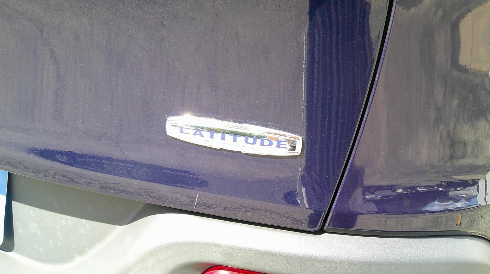 2016 BLUE Jeep Cherokee Latitude 4WD (1C4PJMCS4GW) with an 3.2L V6 DOHC 24V engine, 9-Speed Automatic transmission, located at 540a Delsea Drive, Sewell, NJ, 08080, (987) 867-5309, 39.752560, -75.111206 - Photo#6