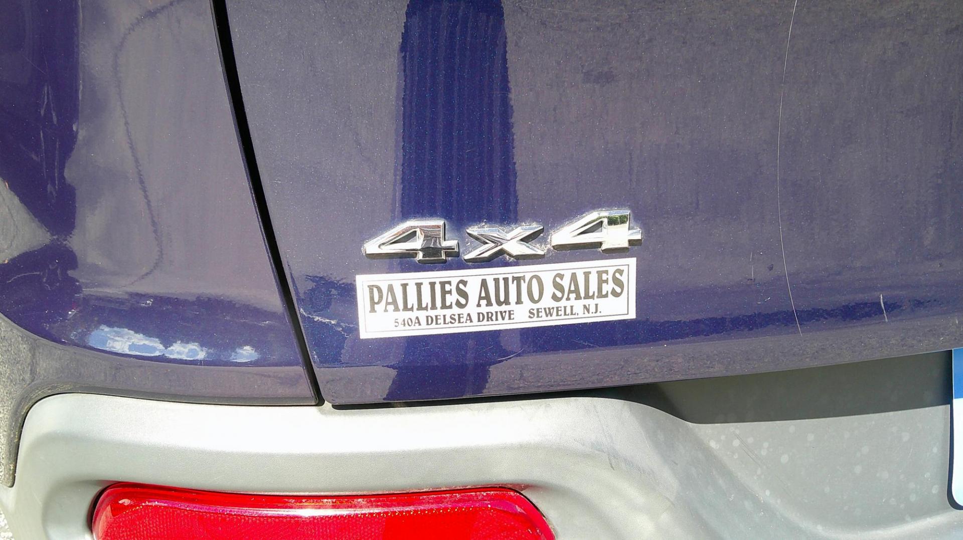 2016 BLUE Jeep Cherokee Latitude 4WD (1C4PJMCS4GW) with an 3.2L V6 DOHC 24V engine, 9-Speed Automatic transmission, located at 540a Delsea Drive, Sewell, NJ, 08080, (987) 867-5309, 39.752560, -75.111206 - Photo#5