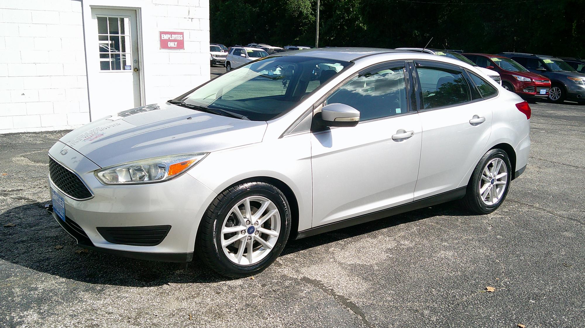 photo of 2016 Ford Focus SE Sedan