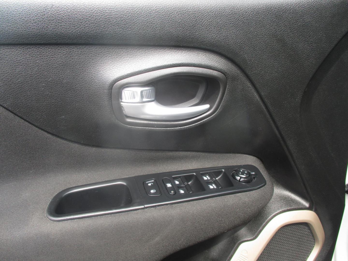 2015 WHITE Jeep Renegade Latitude 4WD (ZACCJBBT5FP) with an 2.4L L4 engine, 6-Speed Manual transmission, located at 540a Delsea Drive, Sewell, NJ, 08080, (987) 867-5309, 39.752560, -75.111206 - Photo#12