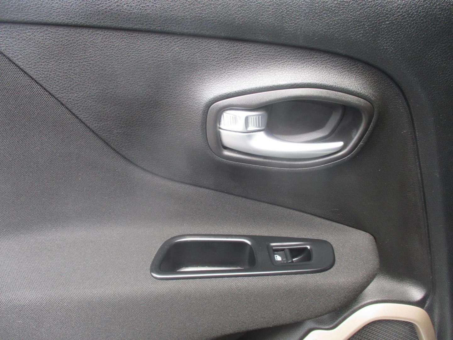 2015 WHITE Jeep Renegade Latitude 4WD (ZACCJBBT5FP) with an 2.4L L4 engine, 6-Speed Manual transmission, located at 540a Delsea Drive, Sewell, NJ, 08080, (987) 867-5309, 39.752560, -75.111206 - Photo#15