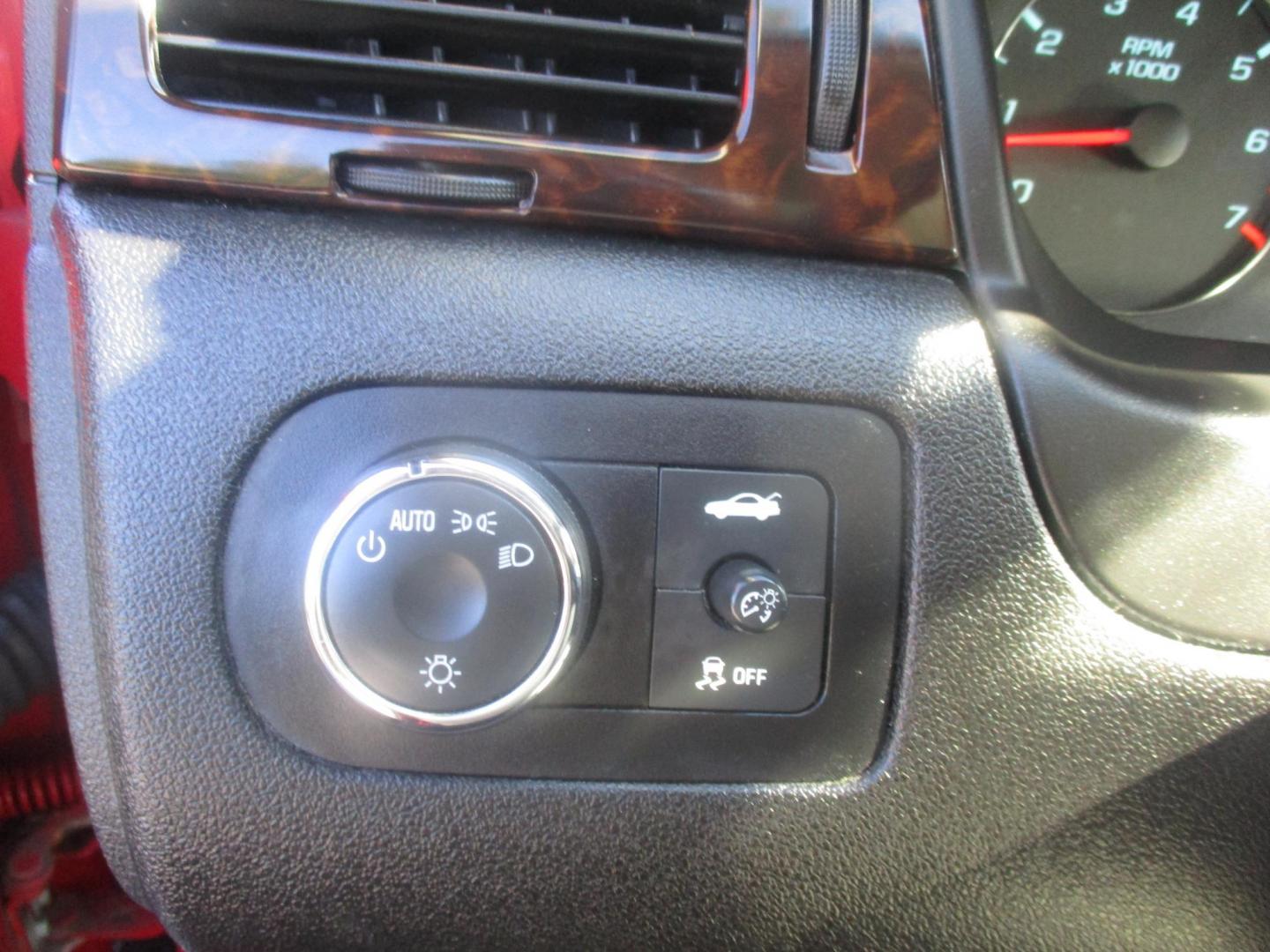 2013 RED Chevrolet Impala LT (Fleet) (2G1WG5E31D1) with an 3.6L V6 DOHC 16V FFV engine, 6-Speed Automatic transmission, located at 540a Delsea Drive, Sewell, NJ, 08080, (987) 867-5309, 39.752560, -75.111206 - Photo#21