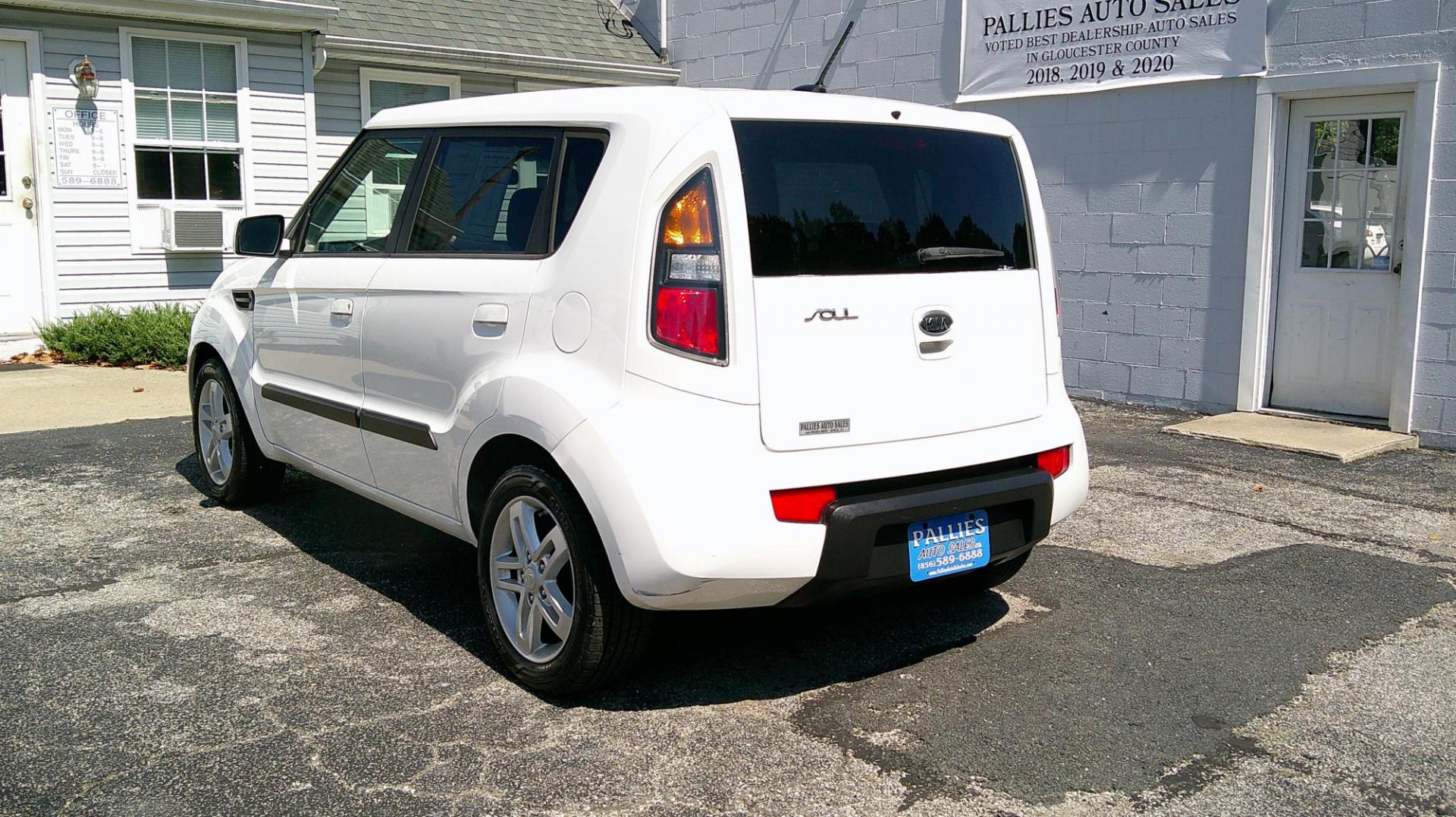 2010 WHITE Kia Soul ! (KNDJT2A22A7) with an 2.0L L4 DOHC 16V engine, located at 540a Delsea Drive, Sewell, NJ, 08080, (987) 867-5309, 39.752560, -75.111206 - Photo#2