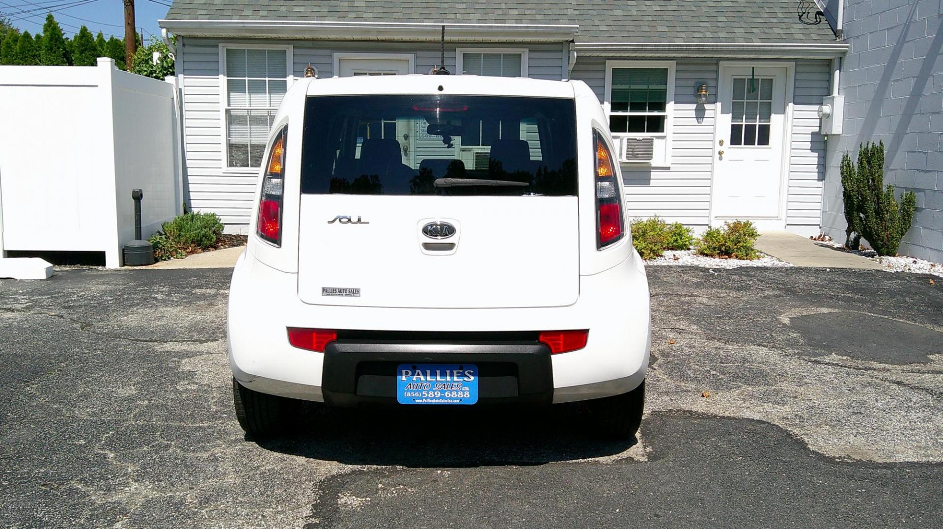 2010 WHITE Kia Soul ! (KNDJT2A22A7) with an 2.0L L4 DOHC 16V engine, located at 540a Delsea Drive, Sewell, NJ, 08080, (987) 867-5309, 39.752560, -75.111206 - Photo#3