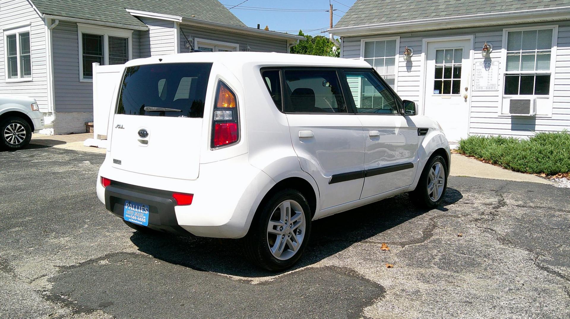 2010 WHITE Kia Soul ! (KNDJT2A22A7) with an 2.0L L4 DOHC 16V engine, located at 540a Delsea Drive, Sewell, NJ, 08080, (987) 867-5309, 39.752560, -75.111206 - Photo#5