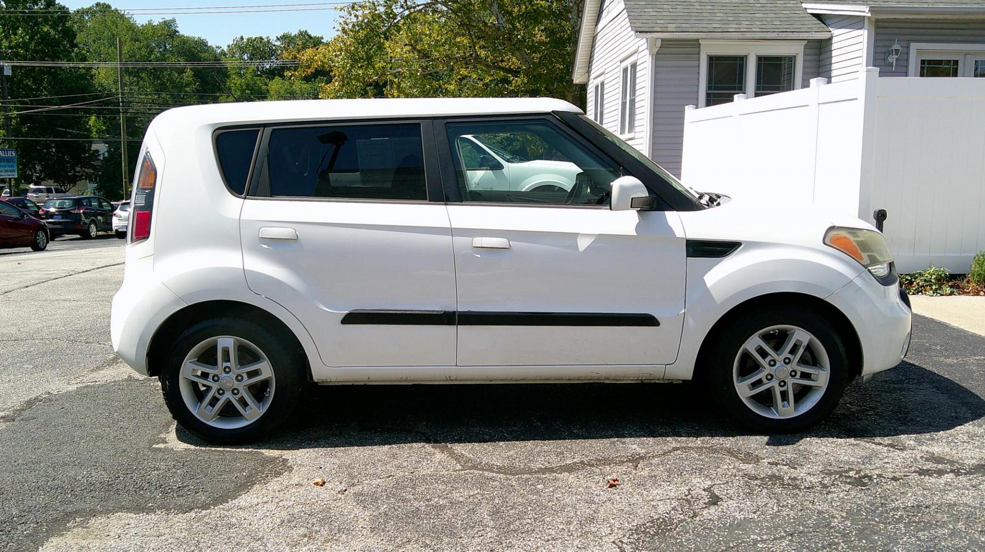 2010 WHITE Kia Soul ! (KNDJT2A22A7) with an 2.0L L4 DOHC 16V engine, located at 540a Delsea Drive, Sewell, NJ, 08080, (987) 867-5309, 39.752560, -75.111206 - Photo#6