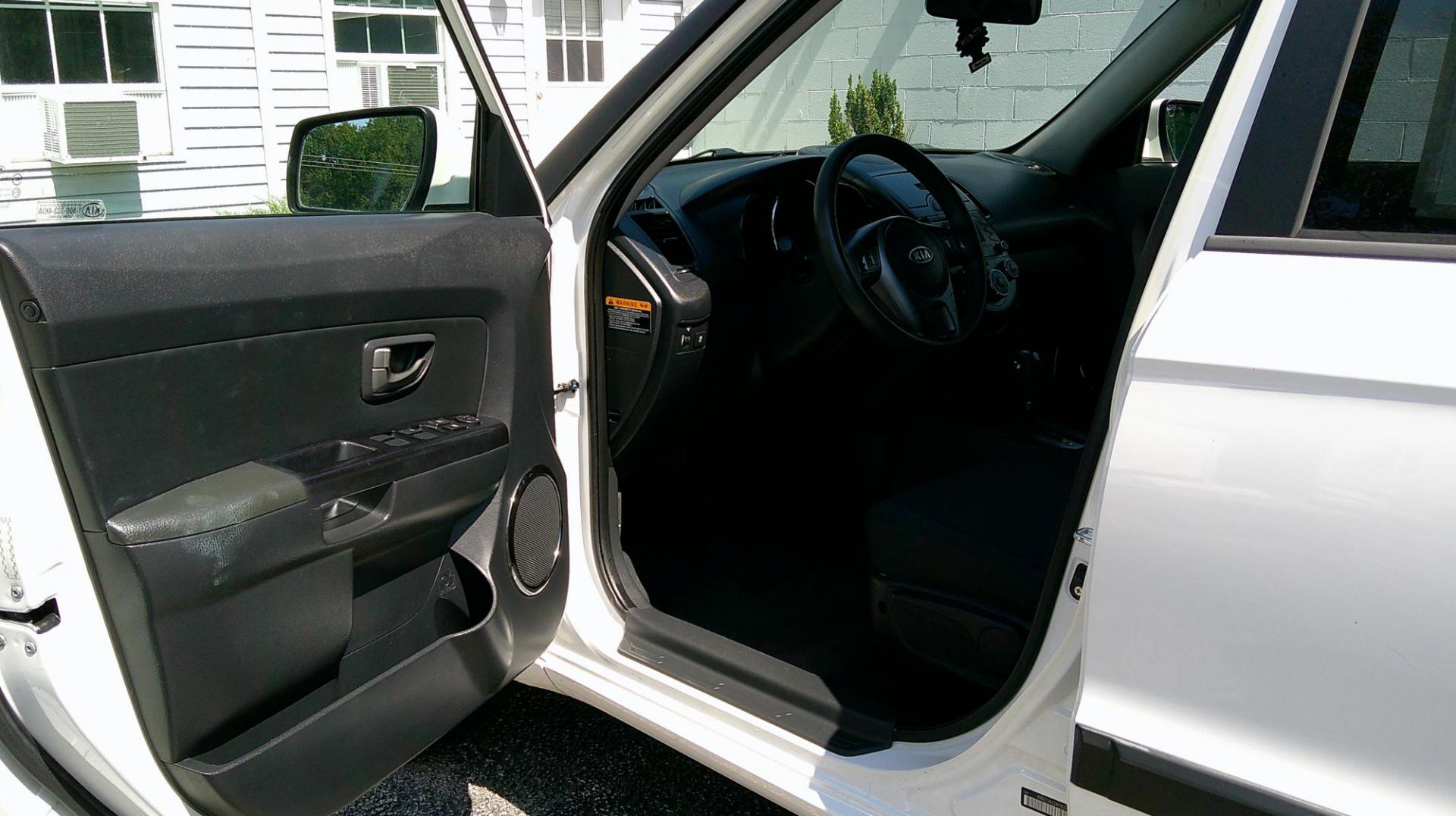 2010 WHITE Kia Soul ! (KNDJT2A22A7) with an 2.0L L4 DOHC 16V engine, located at 540a Delsea Drive, Sewell, NJ, 08080, (987) 867-5309, 39.752560, -75.111206 - Photo#9