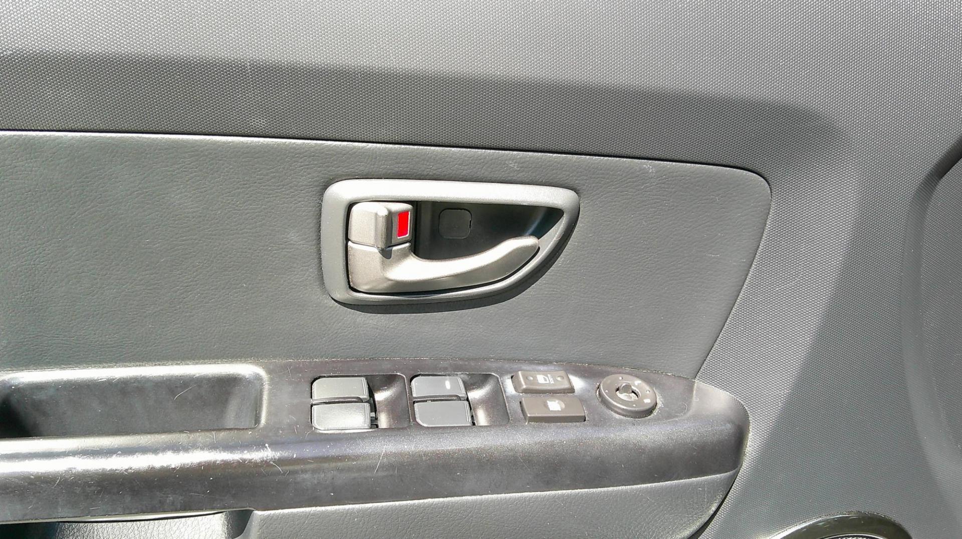 2010 WHITE Kia Soul ! (KNDJT2A22A7) with an 2.0L L4 DOHC 16V engine, located at 540a Delsea Drive, Sewell, NJ, 08080, (987) 867-5309, 39.752560, -75.111206 - Photo#10