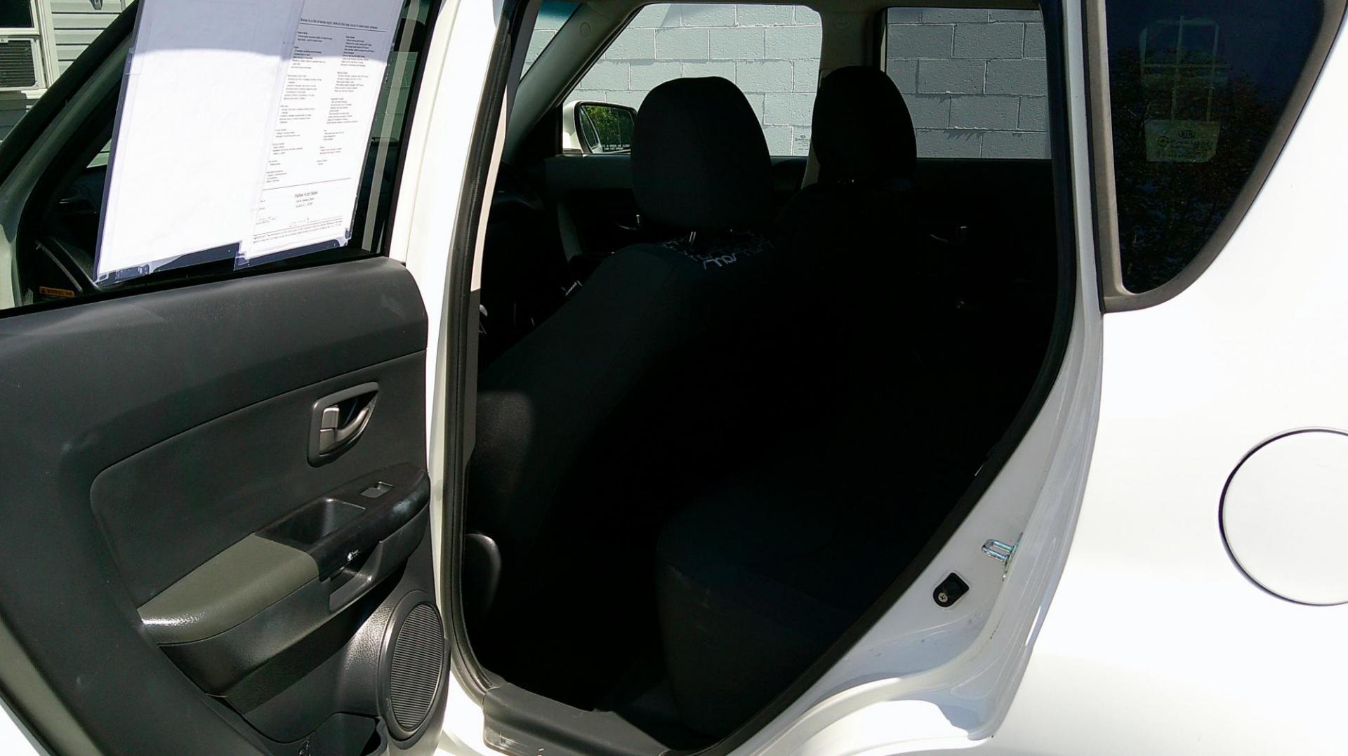 2010 WHITE Kia Soul ! (KNDJT2A22A7) with an 2.0L L4 DOHC 16V engine, located at 540a Delsea Drive, Sewell, NJ, 08080, (987) 867-5309, 39.752560, -75.111206 - Photo#12